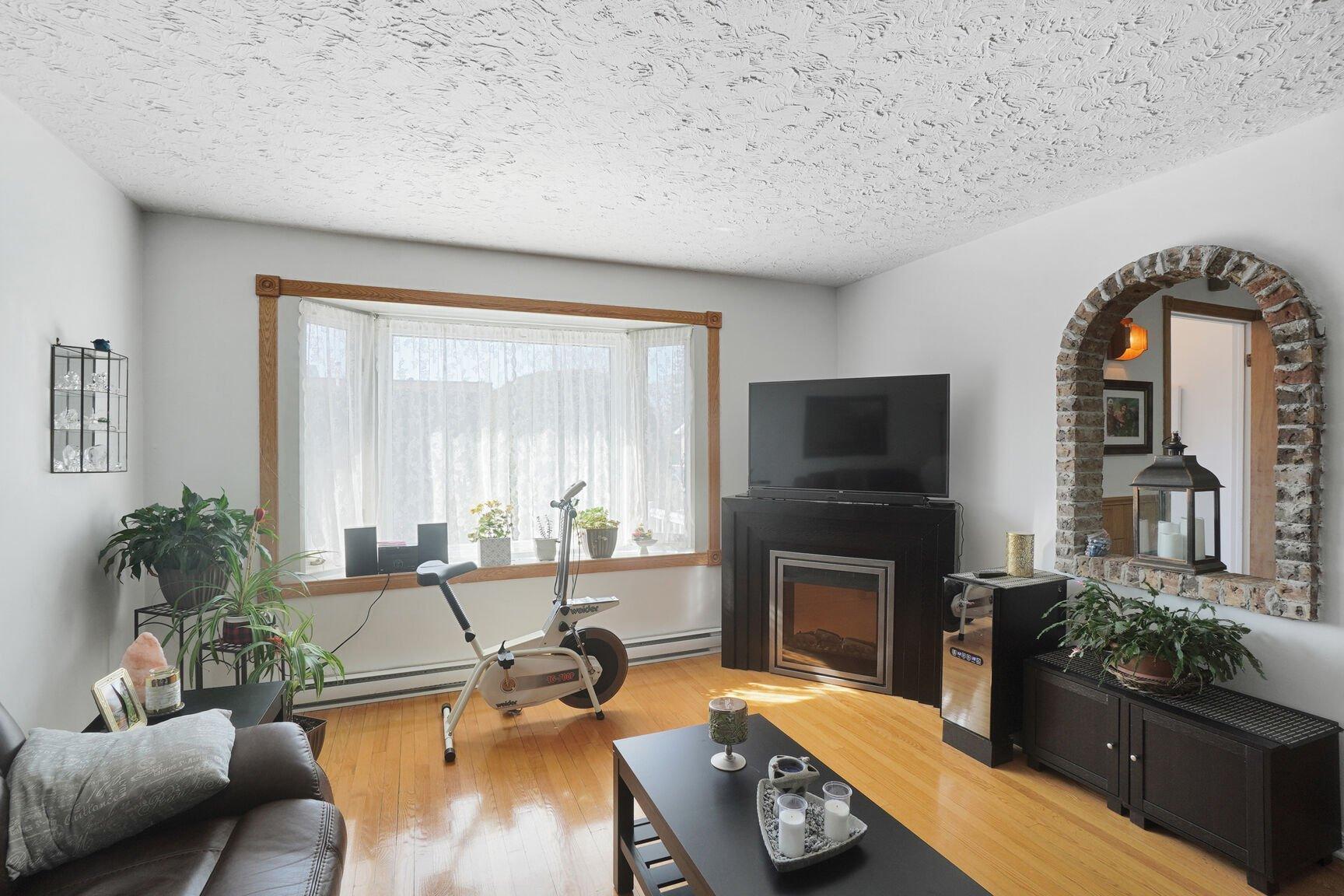 









2915

 - 2919


Rue Dugas

,
Longueuil (Le Vieux-Longueuil),




QC
J4L3L6

