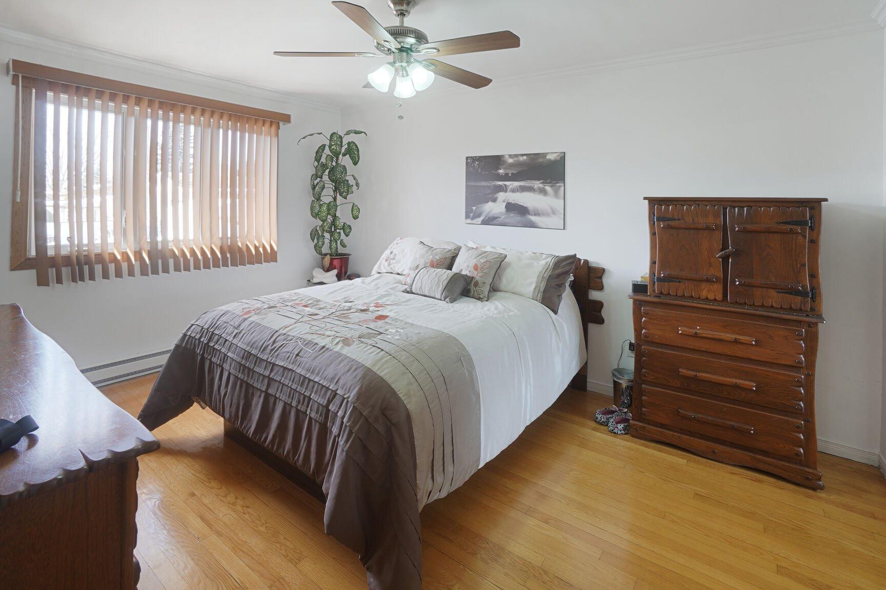 









2915

 - 2919


Rue Dugas

,
Longueuil (Le Vieux-Longueuil),




QC
J4L3L6

