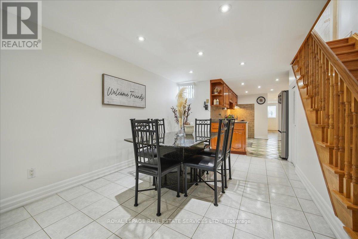 












148 WEST LODGE AVENUE

,
Toronto,




Ontario
M6K2T5

