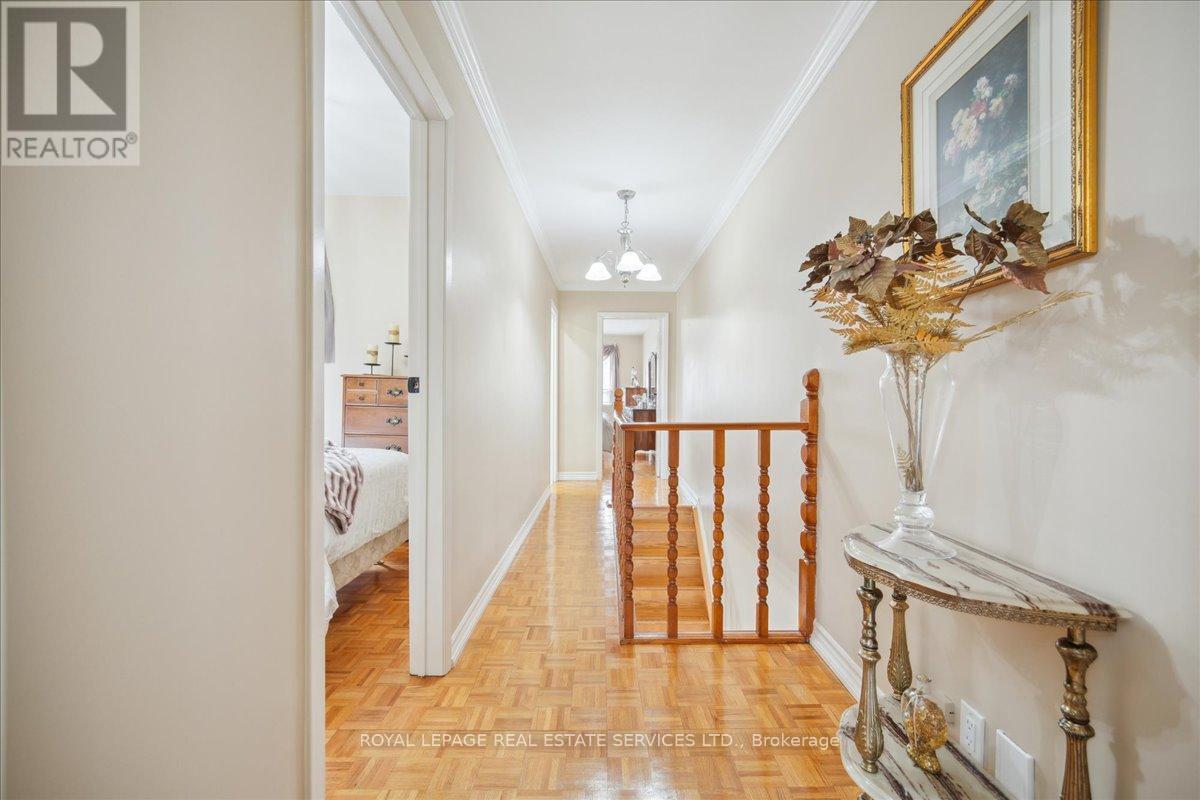 












148 WEST LODGE AVENUE

,
Toronto,




Ontario
M6K2T5

