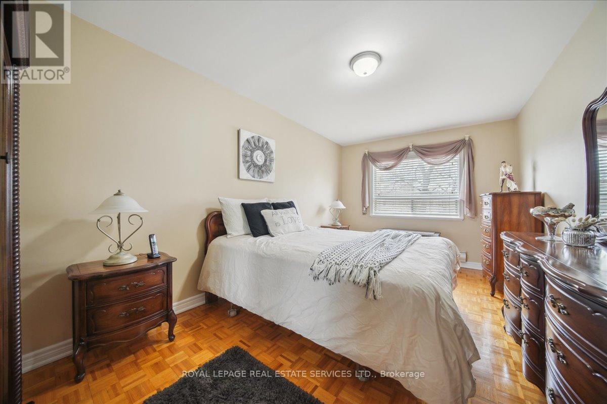 












148 WEST LODGE AVENUE

,
Toronto,




Ontario
M6K2T5

