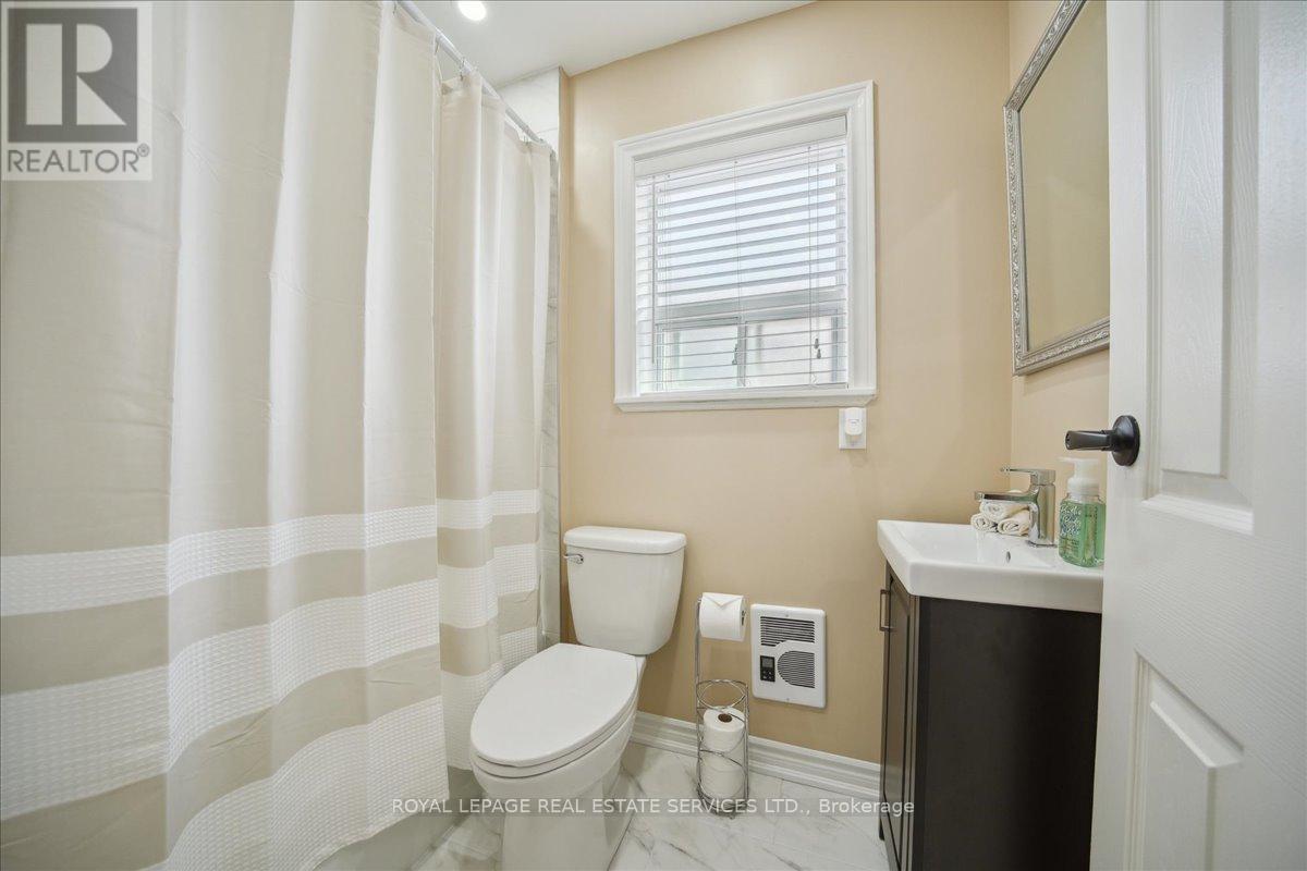 












148 WEST LODGE AVENUE

,
Toronto,




Ontario
M6K2T5

