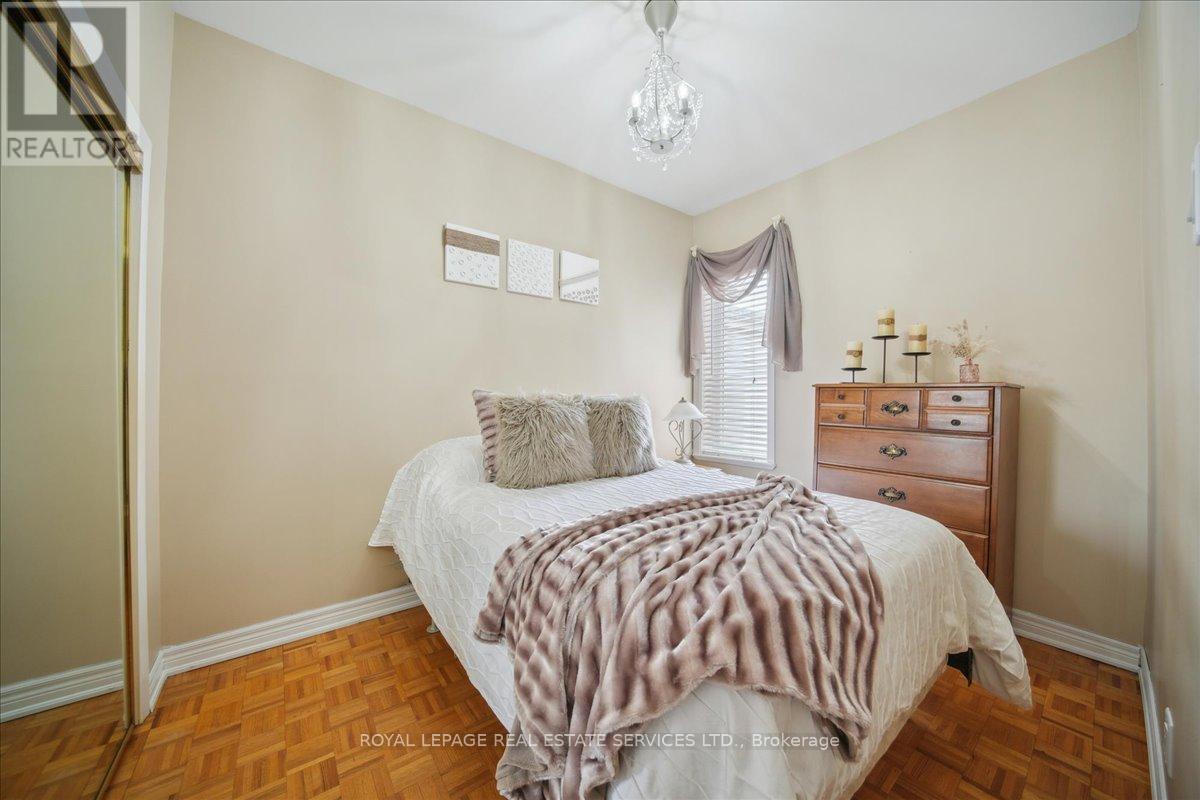 












148 WEST LODGE AVENUE

,
Toronto,




Ontario
M6K2T5

