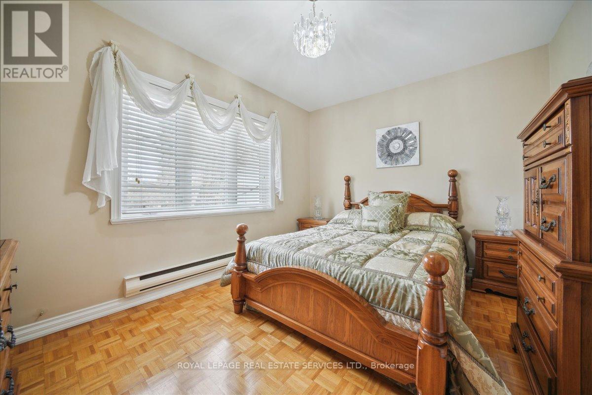 












148 WEST LODGE AVENUE

,
Toronto,




Ontario
M6K2T5

