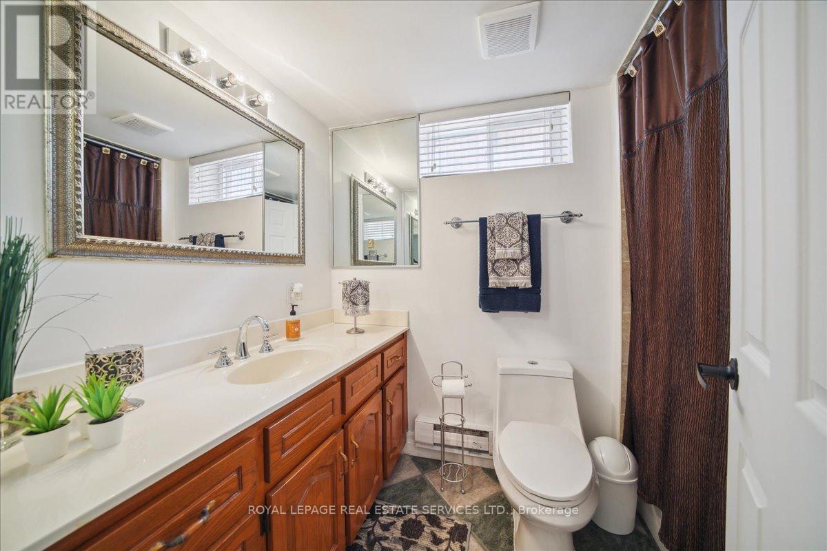 












148 WEST LODGE AVENUE

,
Toronto,




Ontario
M6K2T5

