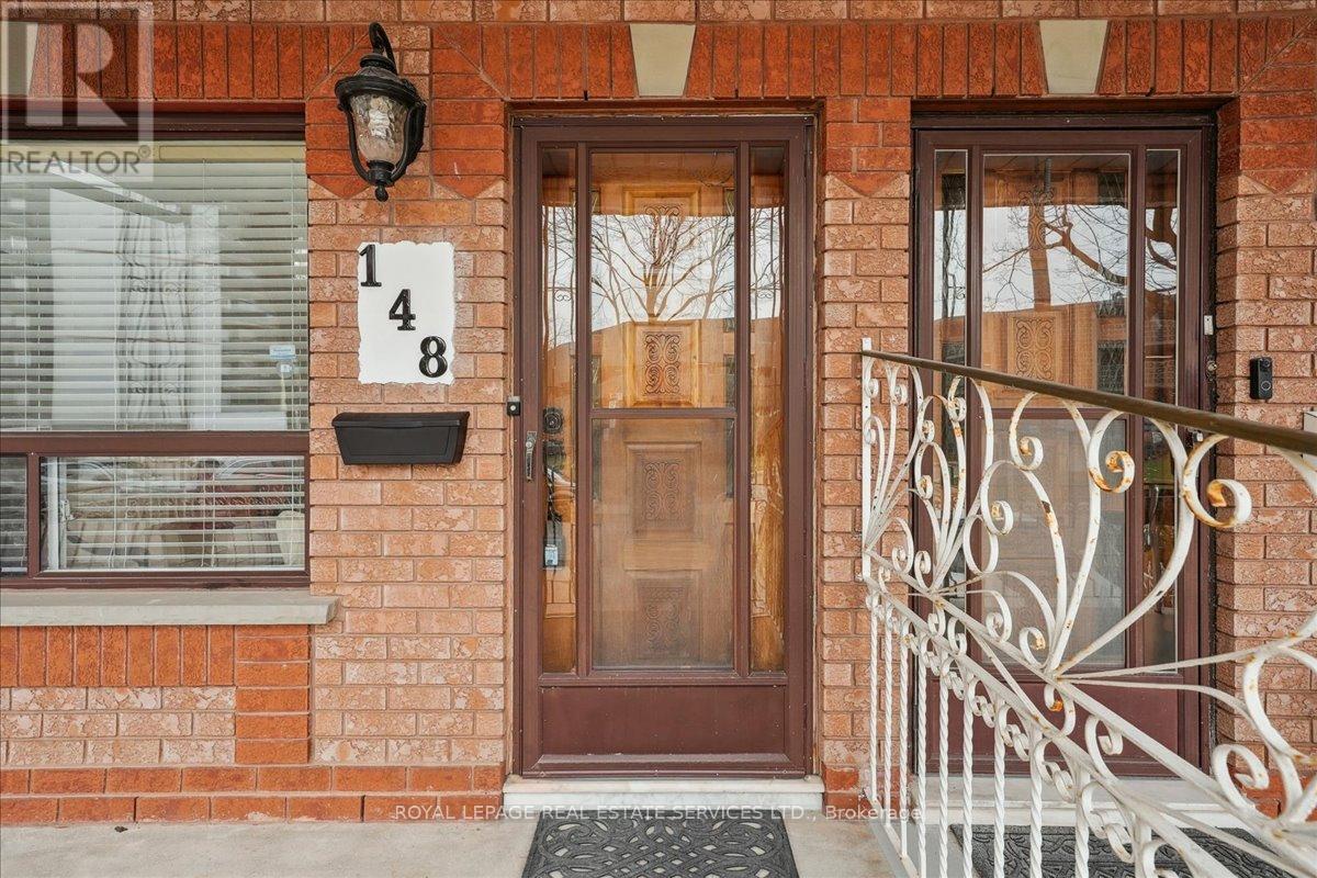 












148 WEST LODGE AVENUE

,
Toronto,




Ontario
M6K2T5

