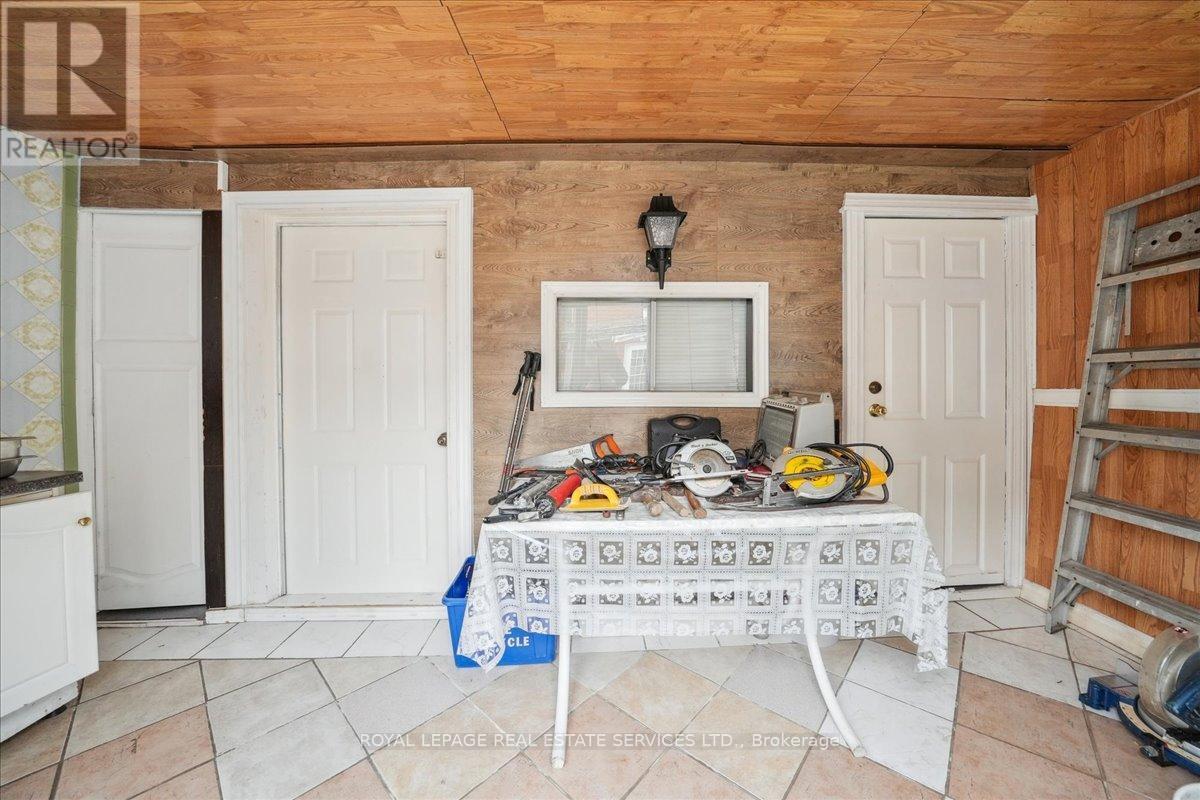 












148 WEST LODGE AVENUE

,
Toronto,




Ontario
M6K2T5

