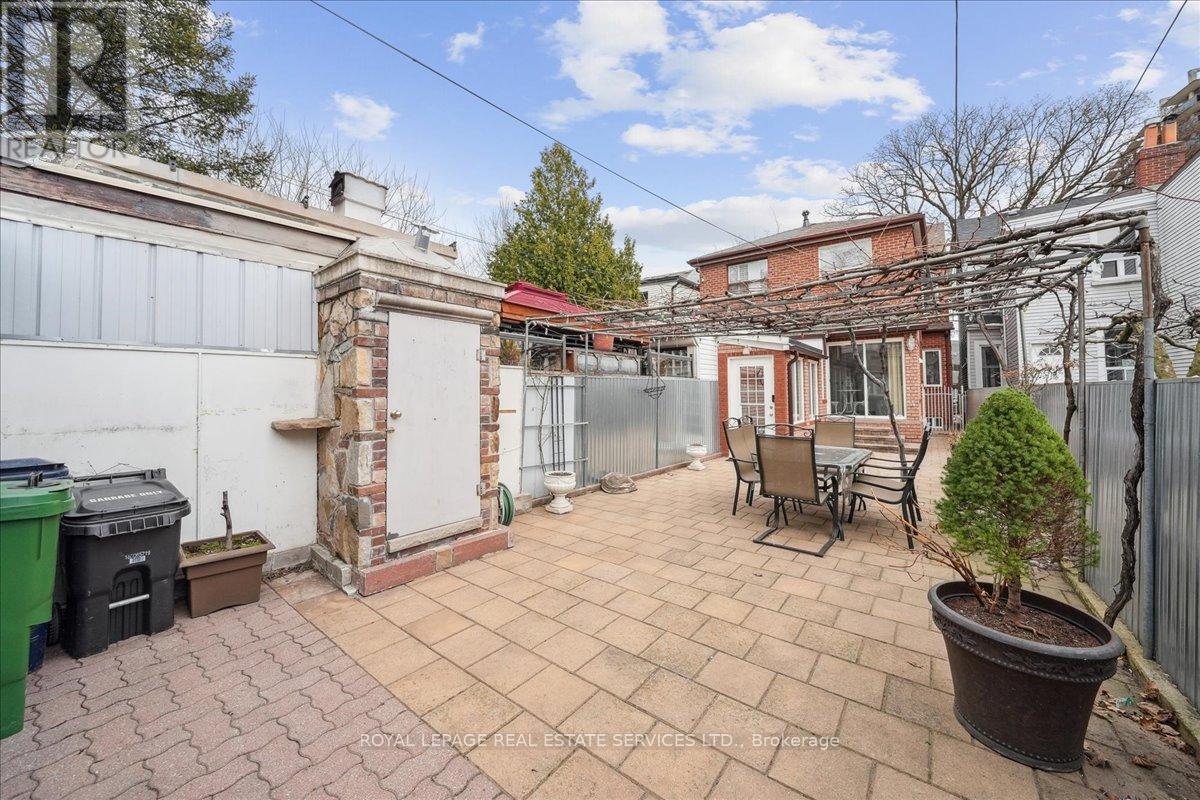 












148 WEST LODGE AVENUE

,
Toronto,




Ontario
M6K2T5

