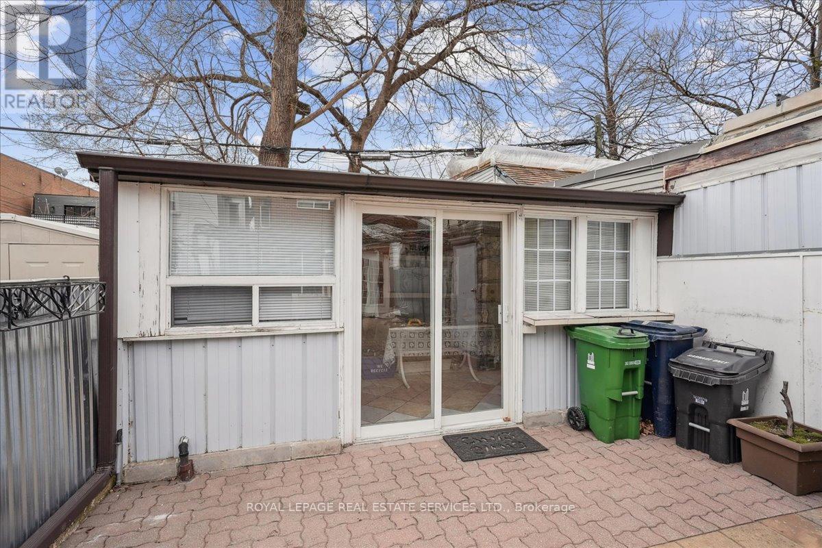 












148 WEST LODGE AVENUE

,
Toronto,




Ontario
M6K2T5

