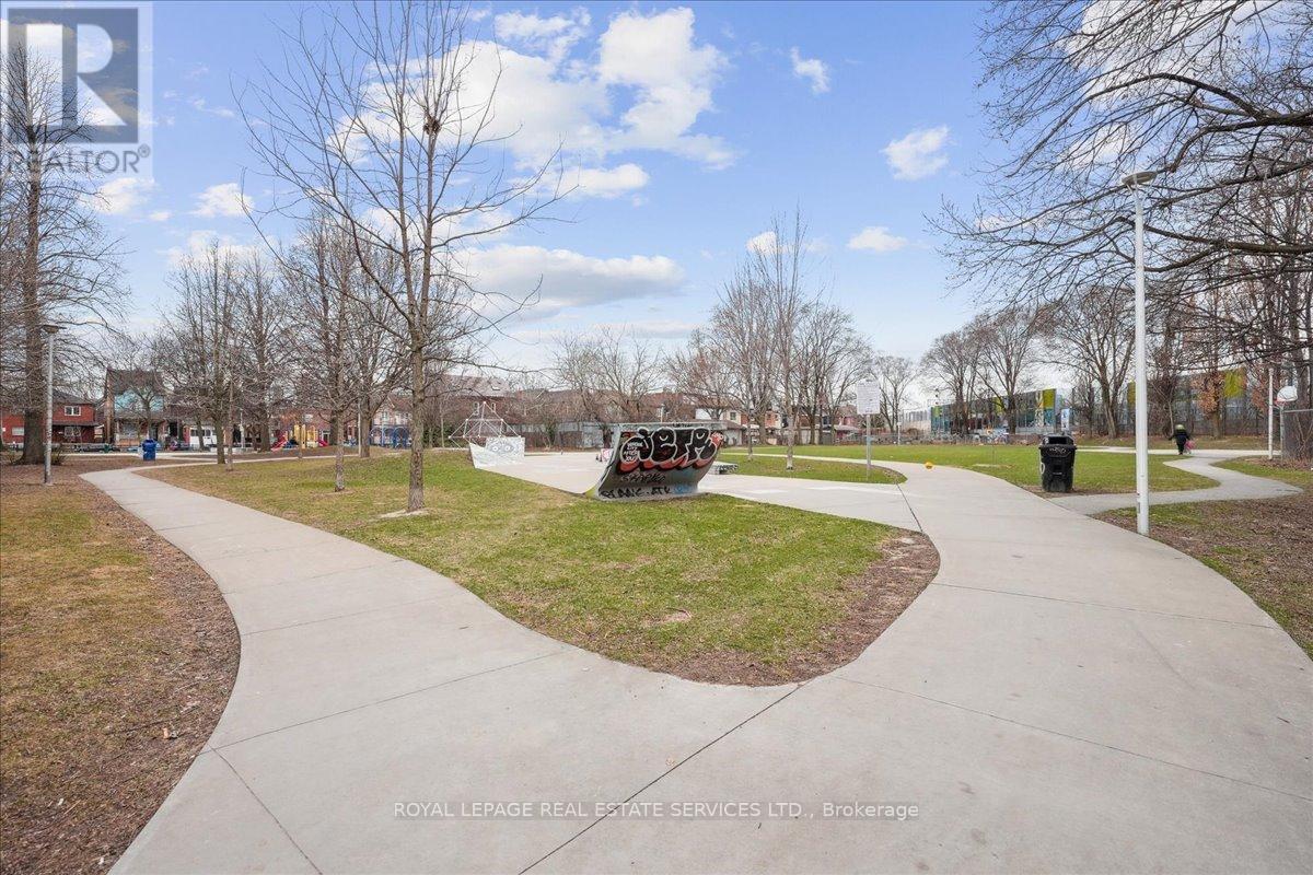 












148 WEST LODGE AVENUE

,
Toronto,




Ontario
M6K2T5

