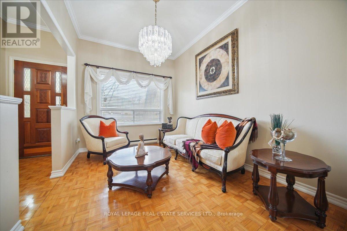 












148 WEST LODGE AVENUE

,
Toronto,




Ontario
M6K2T5

