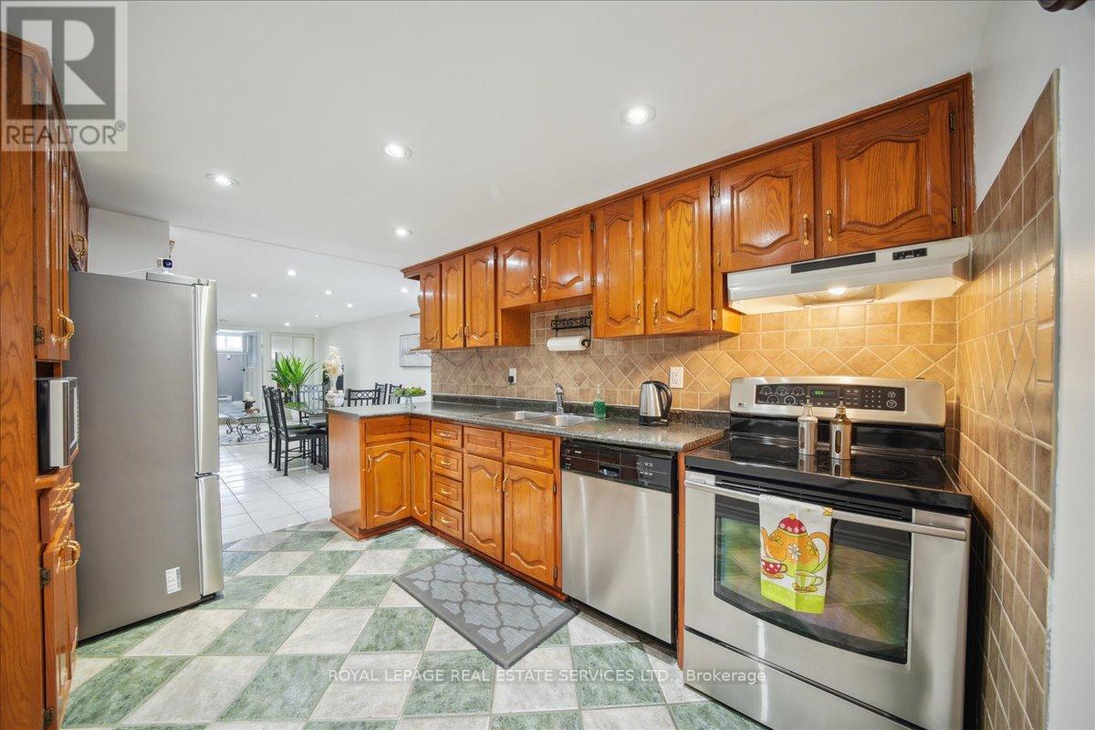 












148 WEST LODGE AVENUE

,
Toronto,




Ontario
M6K2T5

