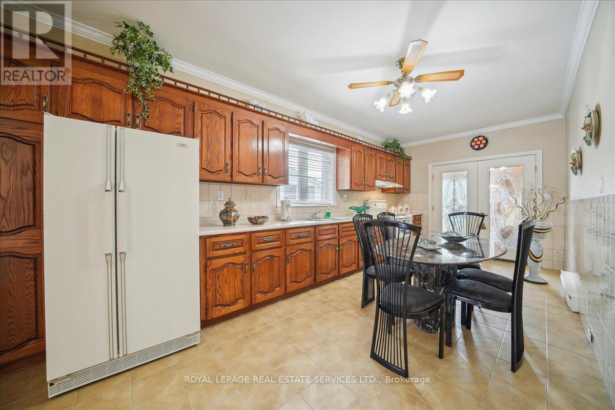 












148 WEST LODGE AVENUE

,
Toronto,




Ontario
M6K2T5


