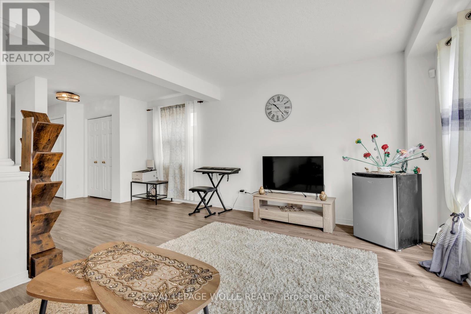 












18 DONNENWERTH DRIVE

,
Kitchener,




Ontario
N2E3X2

