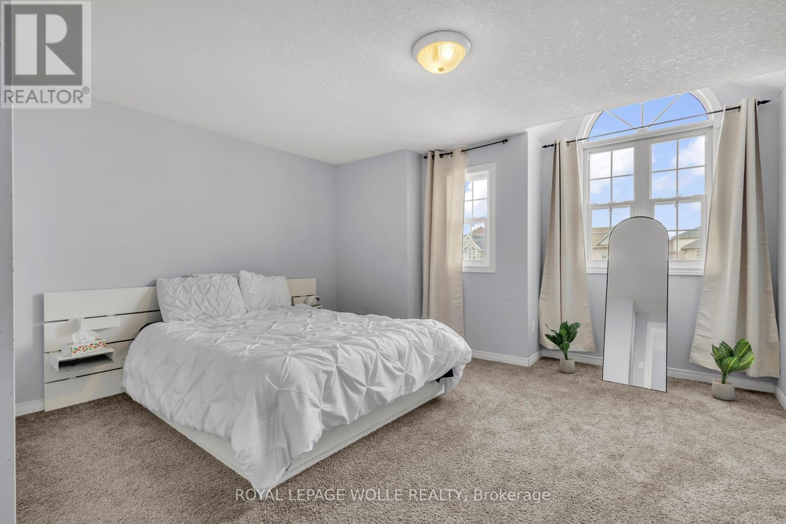 












18 DONNENWERTH DRIVE

,
Kitchener,




Ontario
N2E3X2

