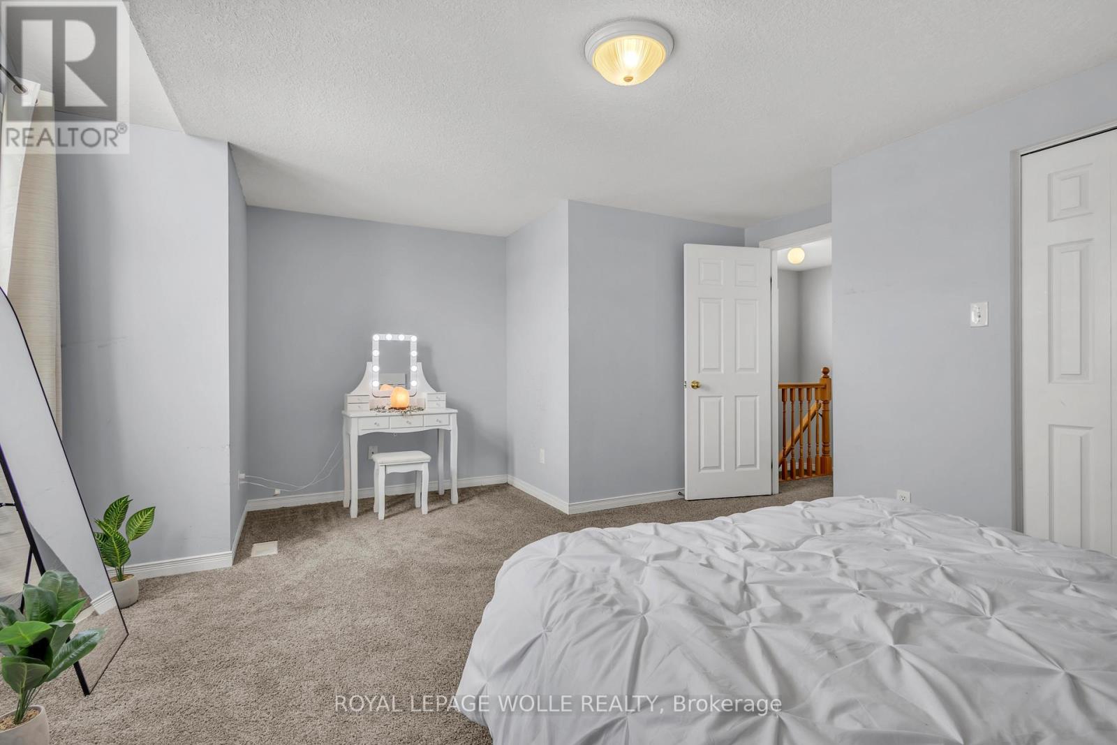 












18 DONNENWERTH DRIVE

,
Kitchener,




Ontario
N2E3X2


