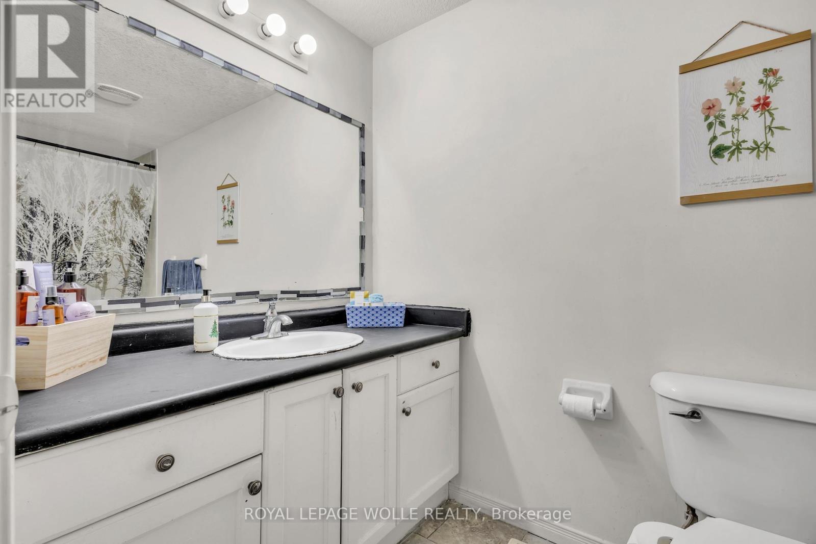 












18 DONNENWERTH DRIVE

,
Kitchener,




Ontario
N2E3X2

