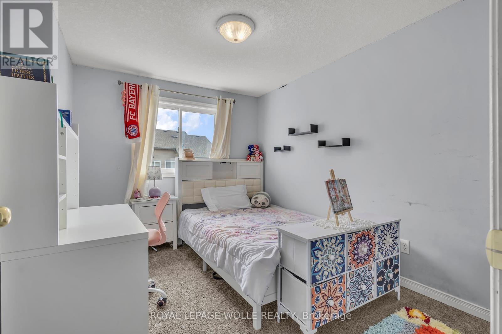 












18 DONNENWERTH DRIVE

,
Kitchener,




Ontario
N2E3X2

