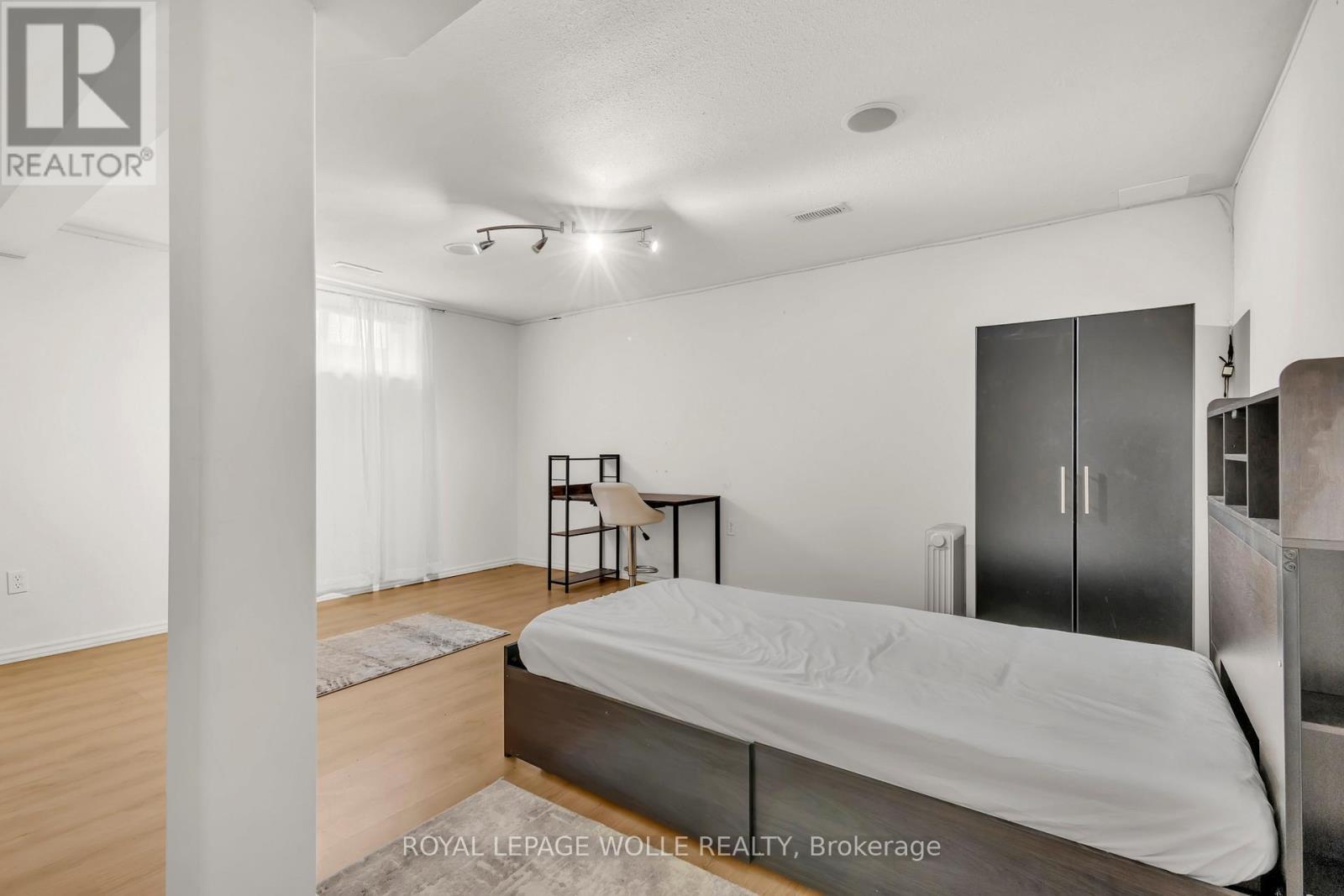












18 DONNENWERTH DRIVE

,
Kitchener,




Ontario
N2E3X2

