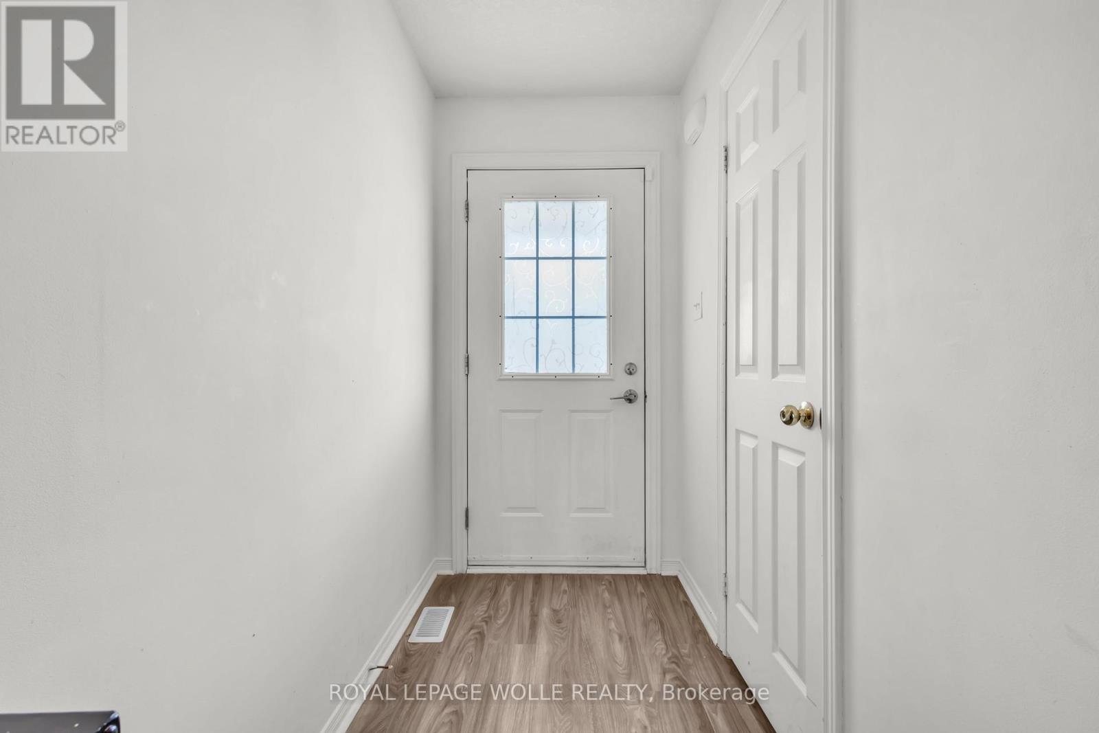 












18 DONNENWERTH DRIVE

,
Kitchener,




Ontario
N2E3X2


