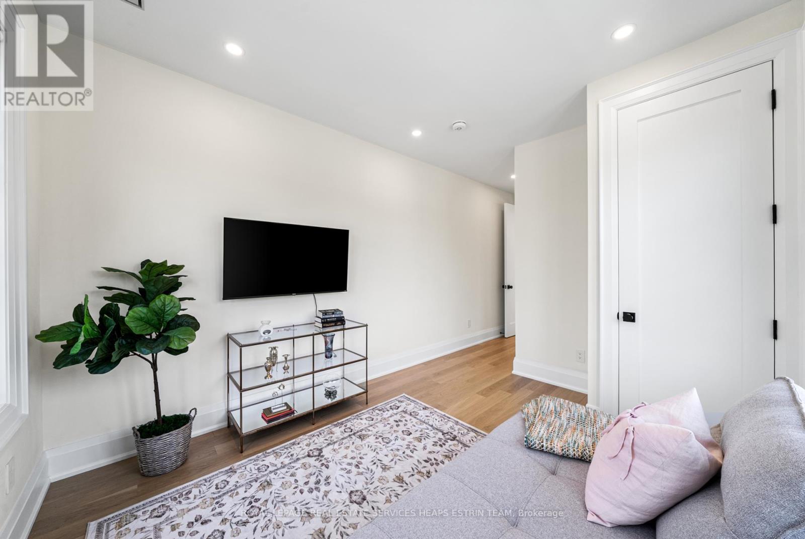 












5 TAYLOR DRIVE

,
Toronto,




Ontario
M4C3B4

