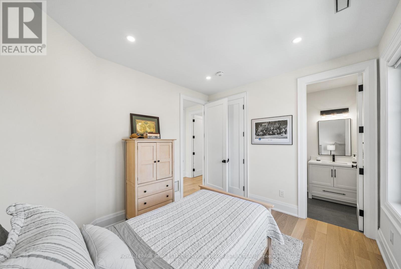 












5 TAYLOR DRIVE

,
Toronto,




Ontario
M4C3B4

