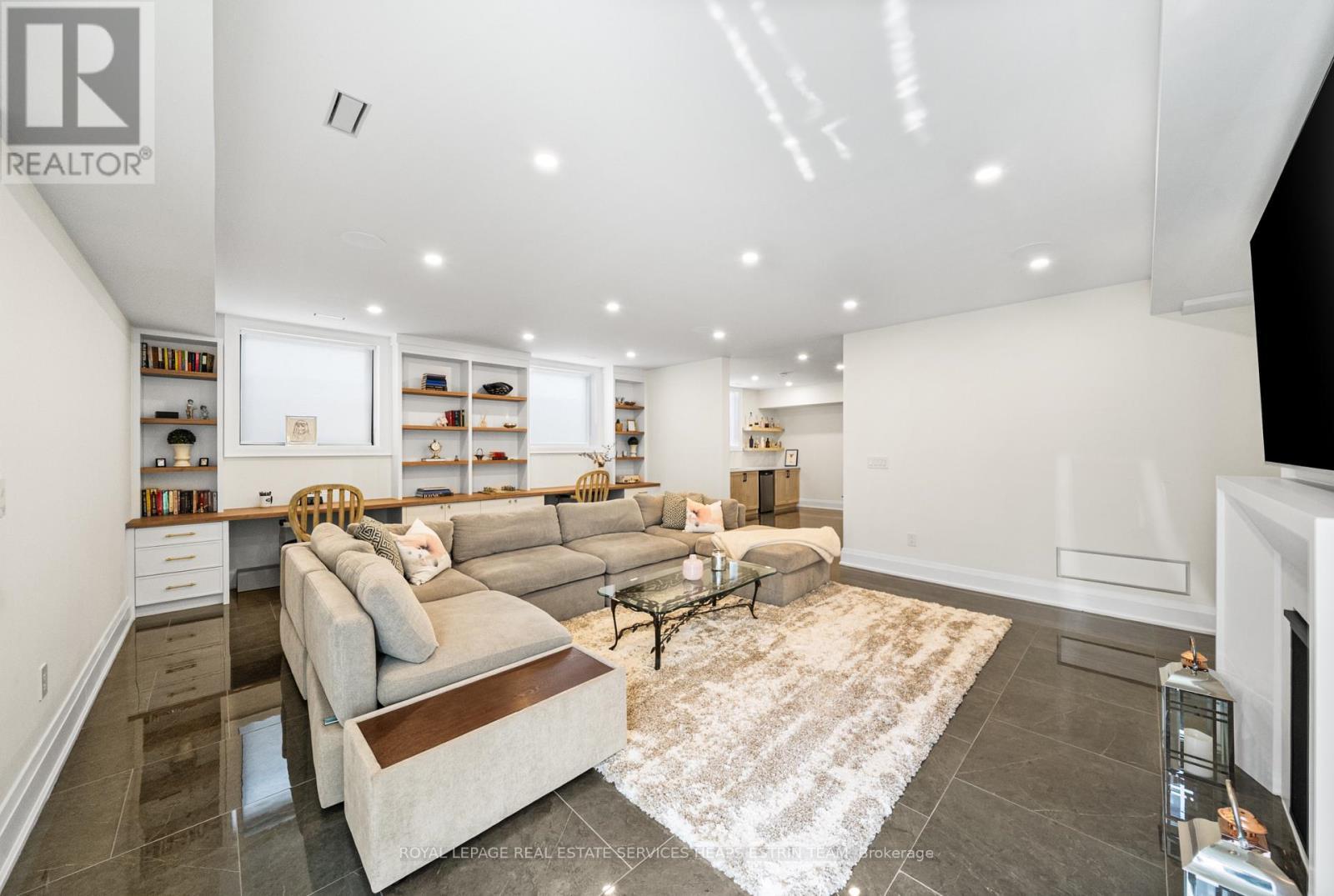 












5 TAYLOR DRIVE

,
Toronto,




Ontario
M4C3B4

