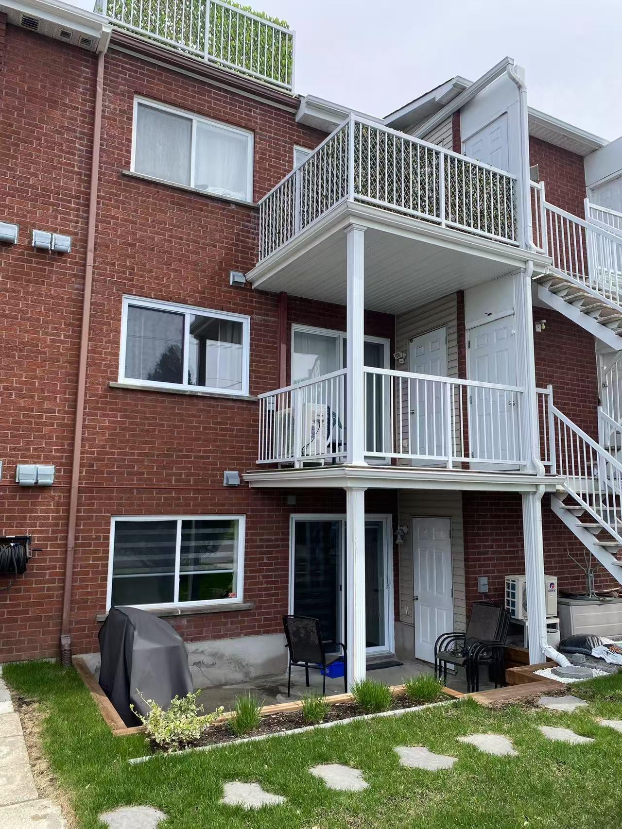 









9880


Crois. Rochelle

,
Brossard,




QC
J4X2W8

