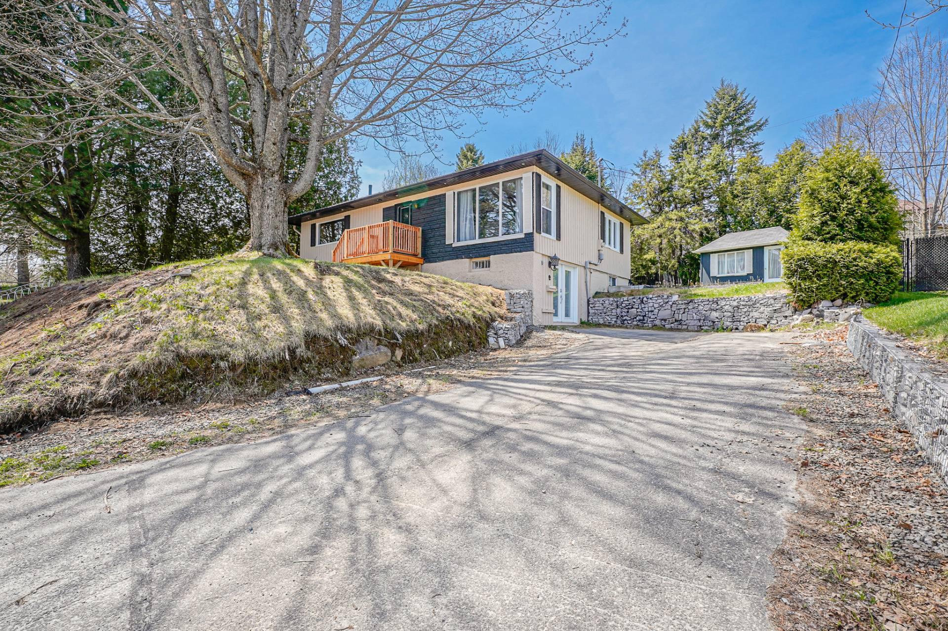 









32


Av. Byette

,
Sainte-Agathe-des-Monts,




QC
J8C2R4

