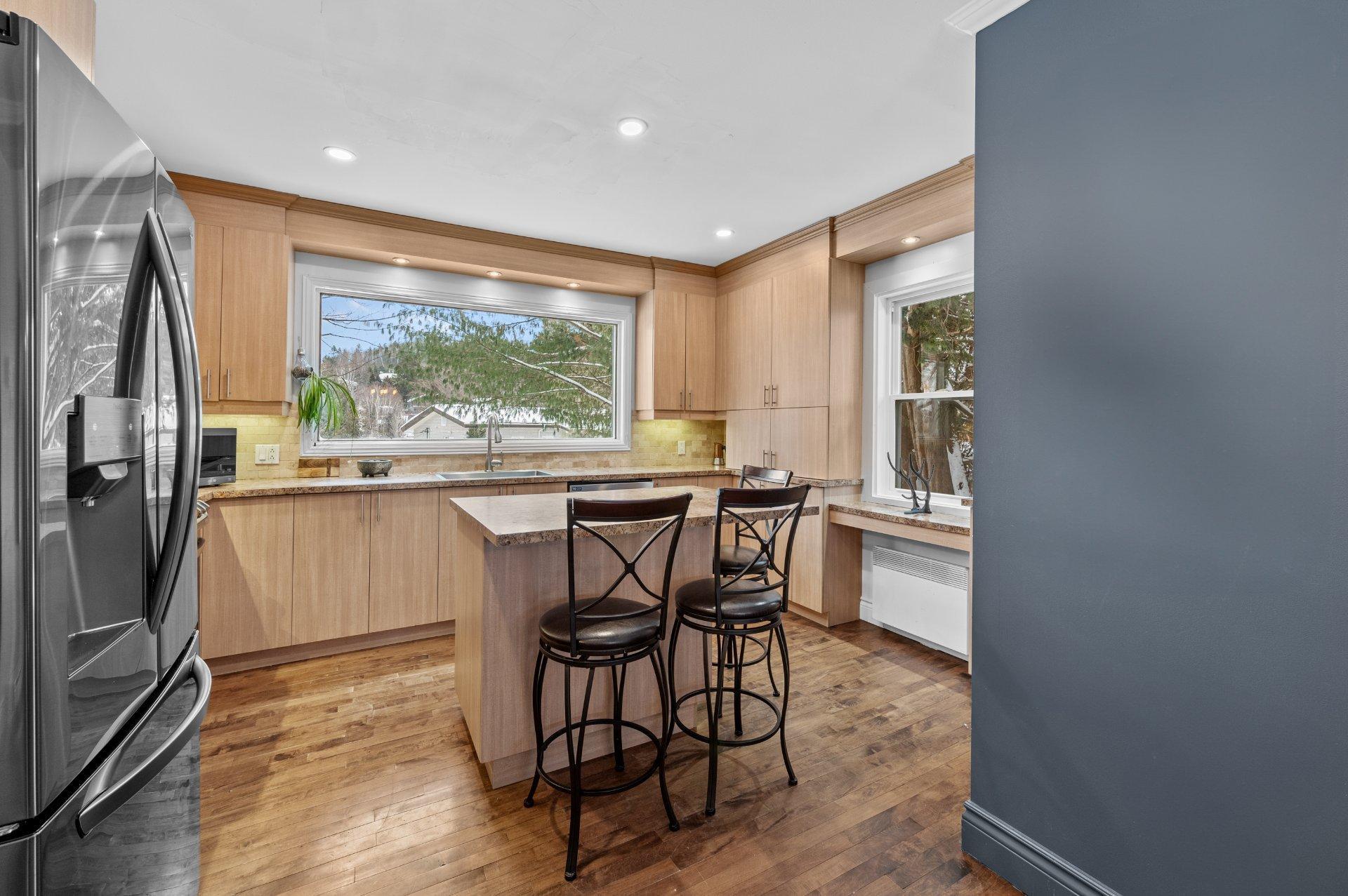 









32


Av. Byette

,
Sainte-Agathe-des-Monts,




QC
J8C2R4

