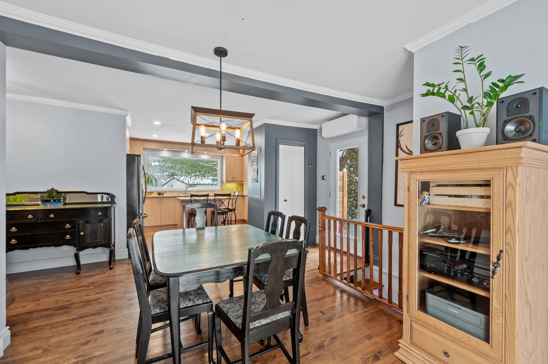 









32


Av. Byette

,
Sainte-Agathe-des-Monts,




QC
J8C2R4


