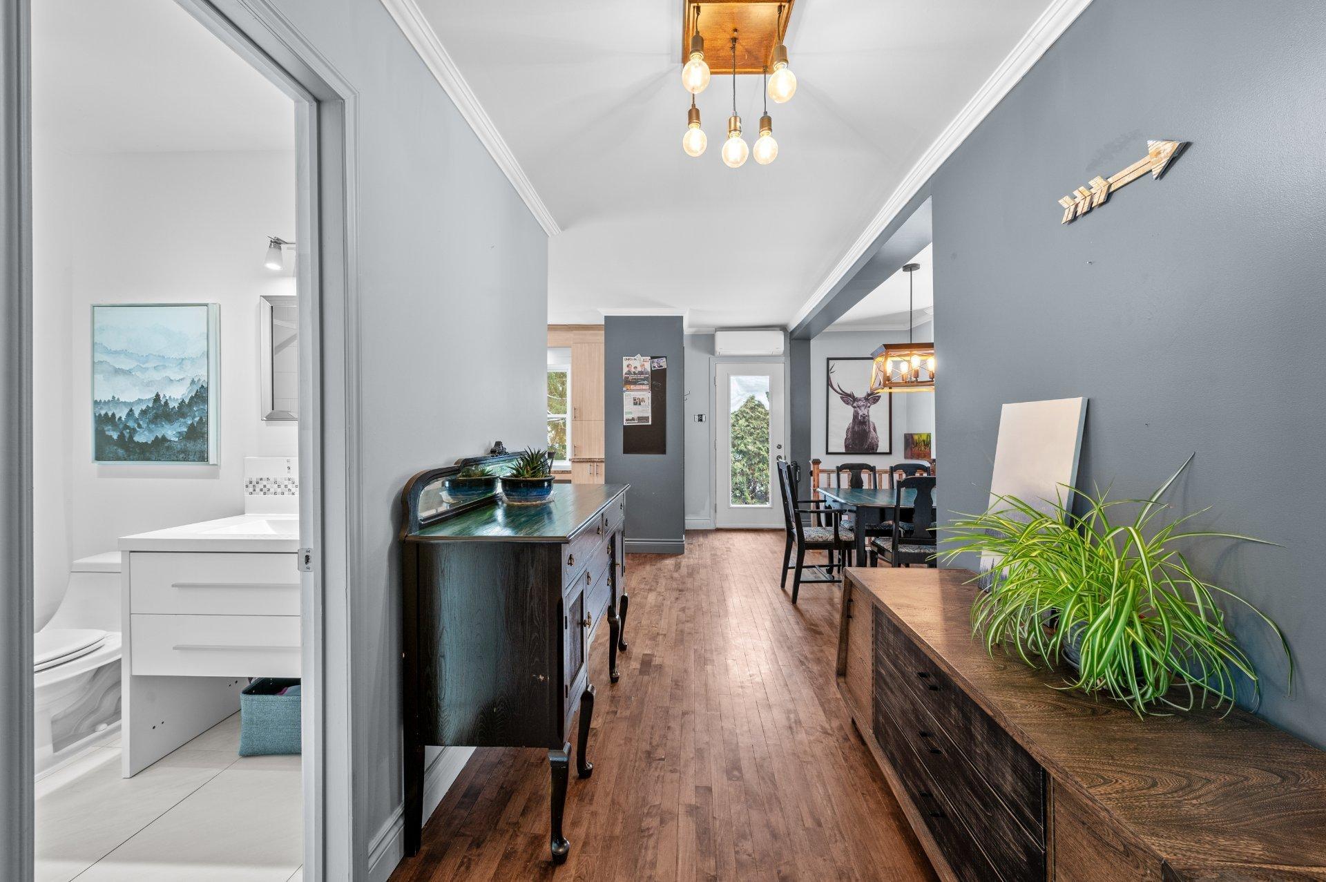 









32


Av. Byette

,
Sainte-Agathe-des-Monts,




QC
J8C2R4

