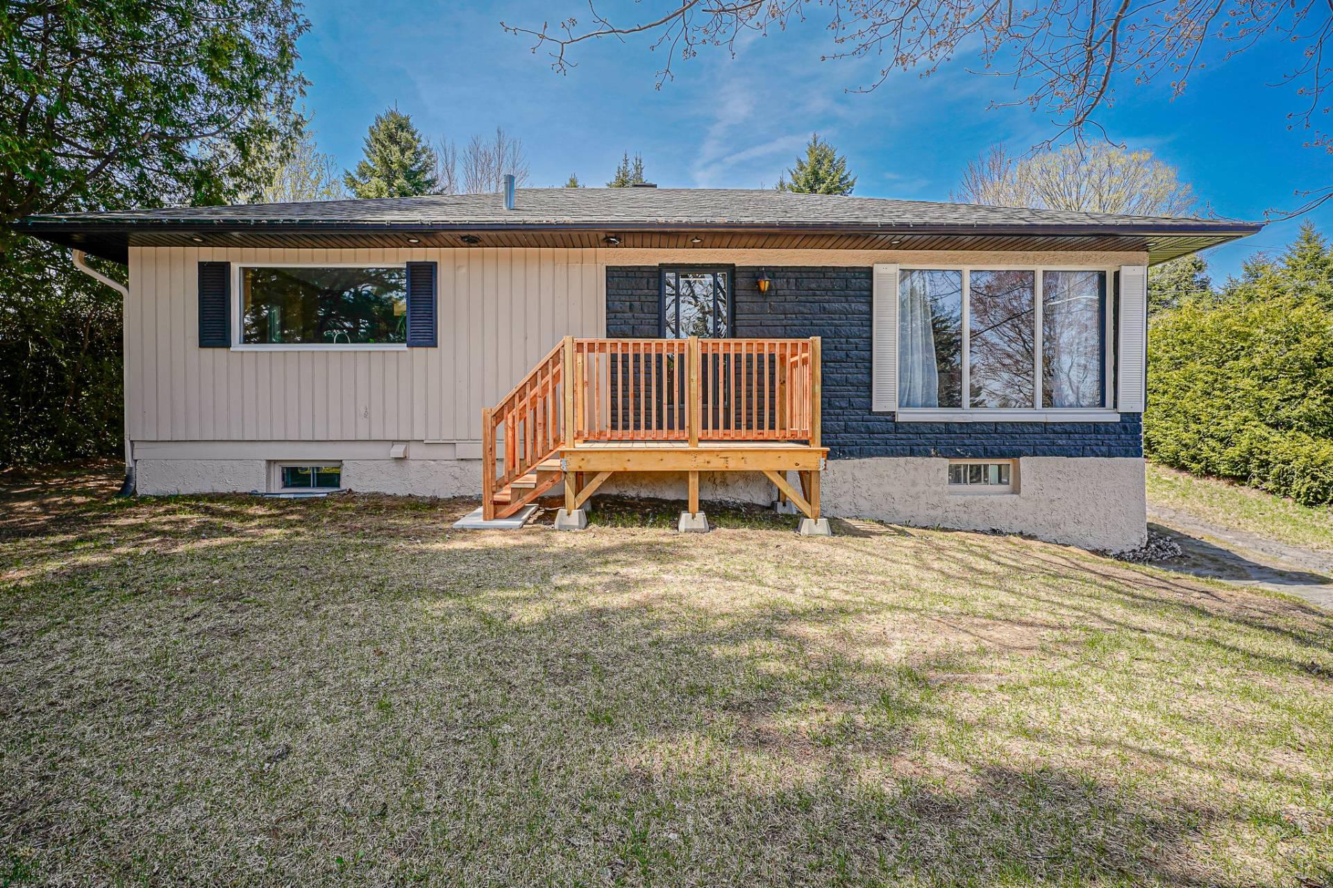 









32


Av. Byette

,
Sainte-Agathe-des-Monts,




QC
J8C2R4

