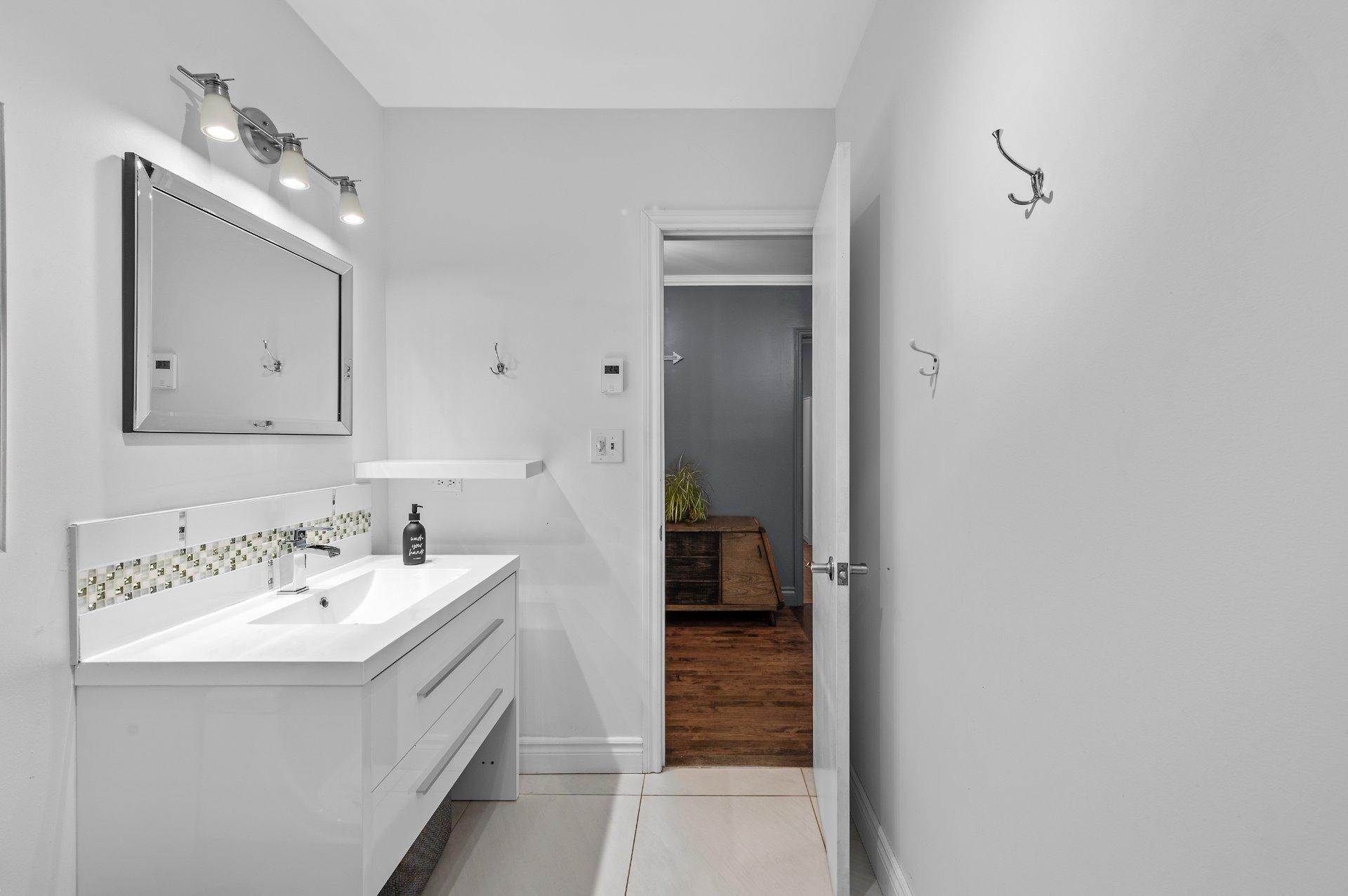 









32


Av. Byette

,
Sainte-Agathe-des-Monts,




QC
J8C2R4

