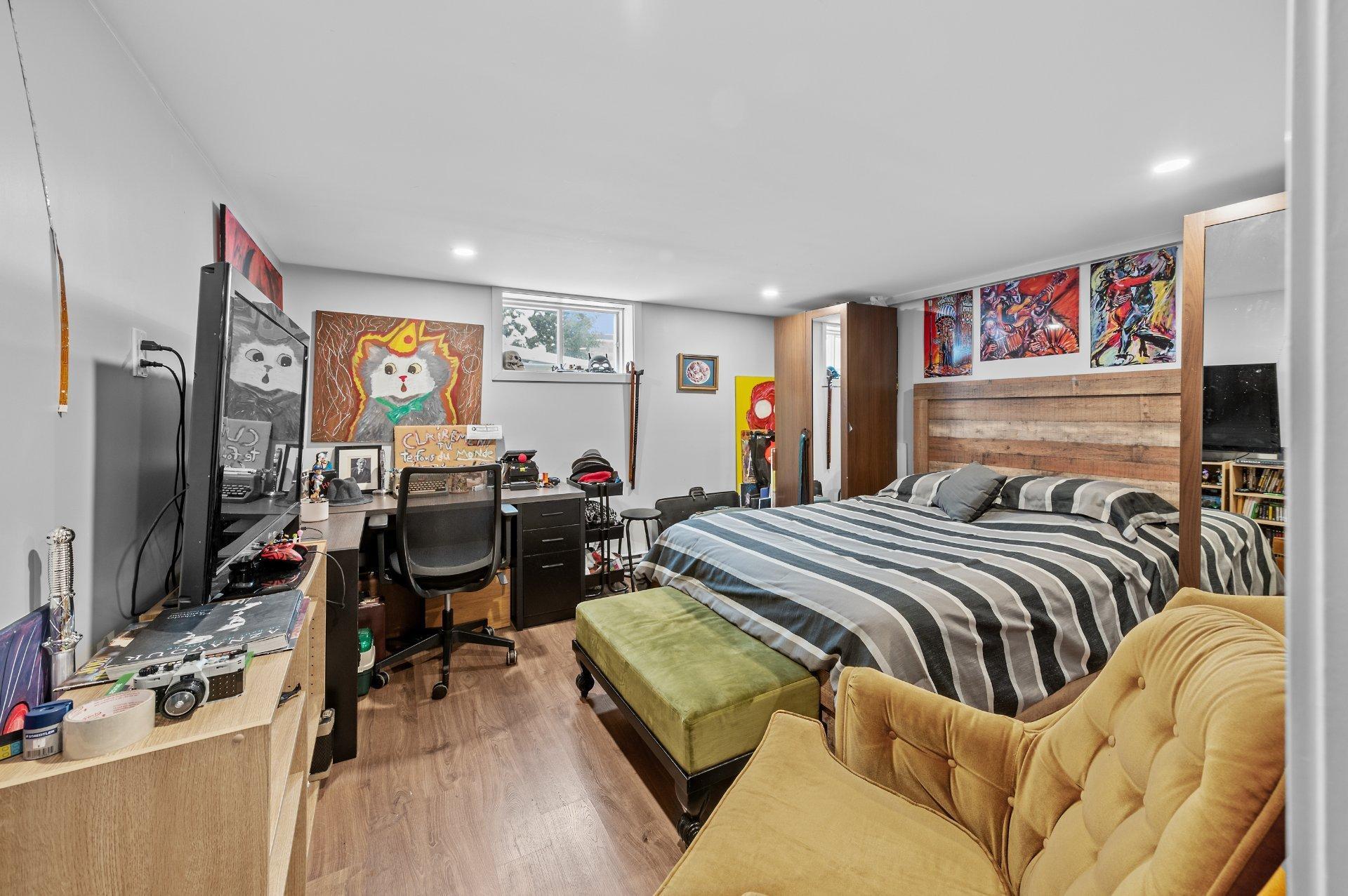 









32


Av. Byette

,
Sainte-Agathe-des-Monts,




QC
J8C2R4

