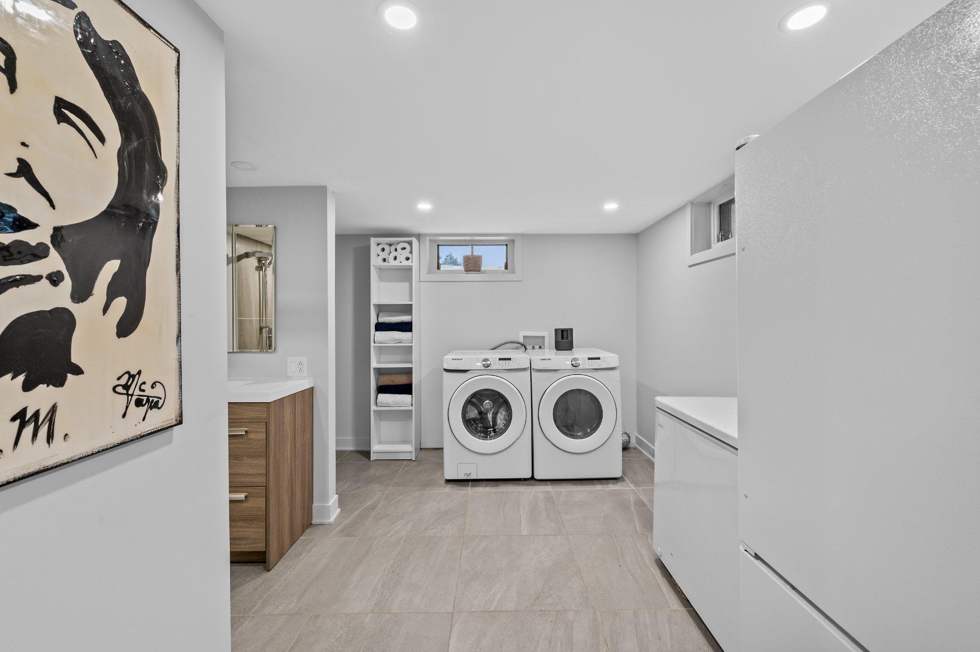 









32


Av. Byette

,
Sainte-Agathe-des-Monts,




QC
J8C2R4

