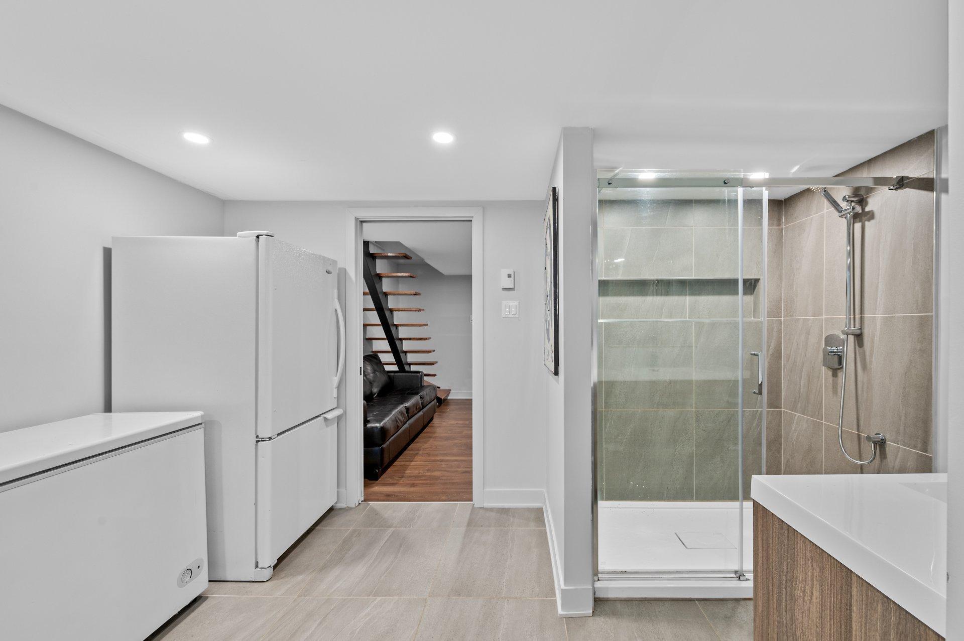 









32


Av. Byette

,
Sainte-Agathe-des-Monts,




QC
J8C2R4

