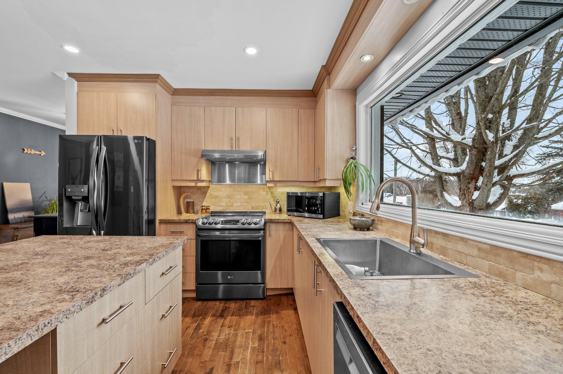 









32


Av. Byette

,
Sainte-Agathe-des-Monts,




QC
J8C2R4

