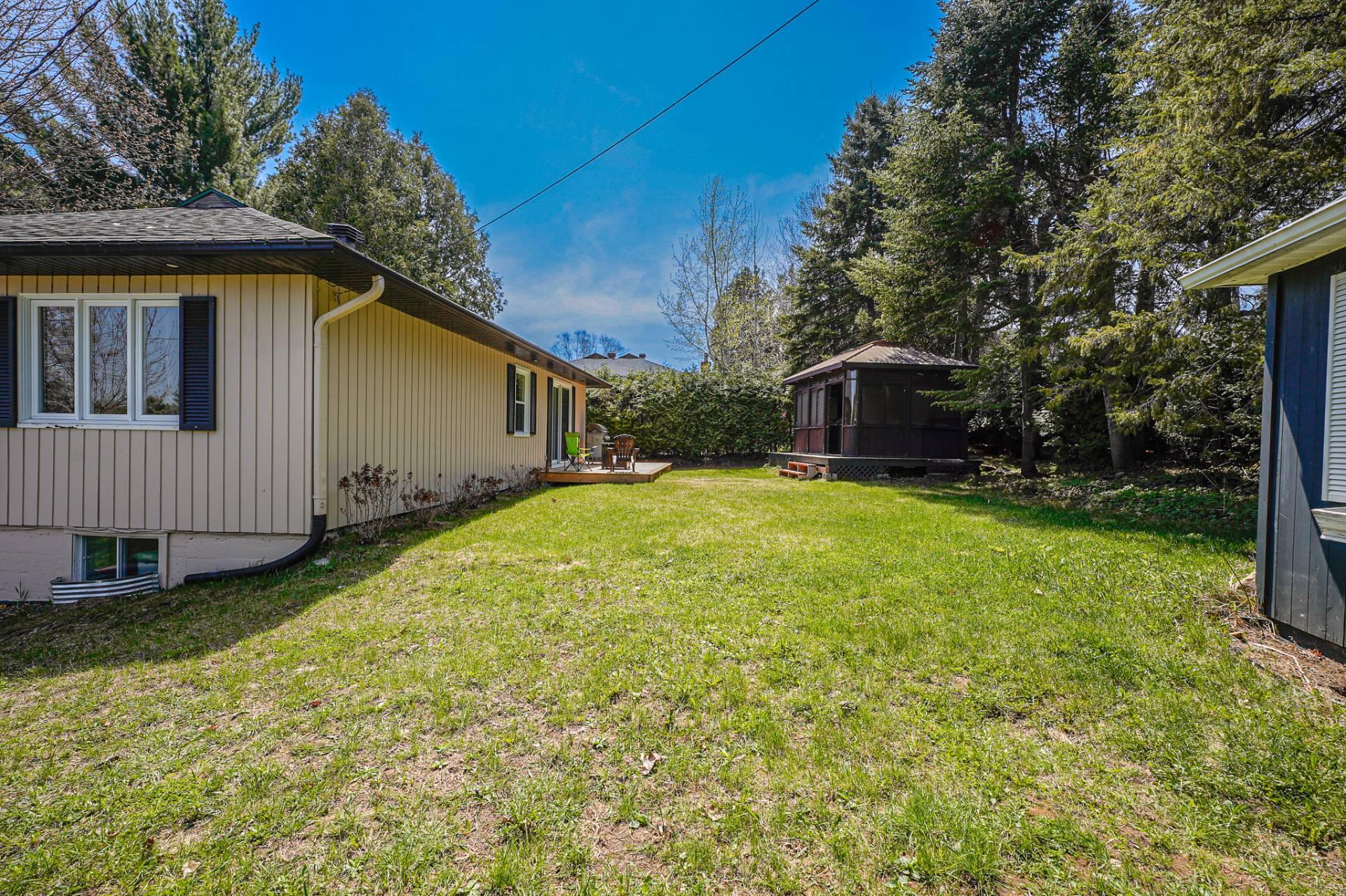 









32


Av. Byette

,
Sainte-Agathe-des-Monts,




QC
J8C2R4

