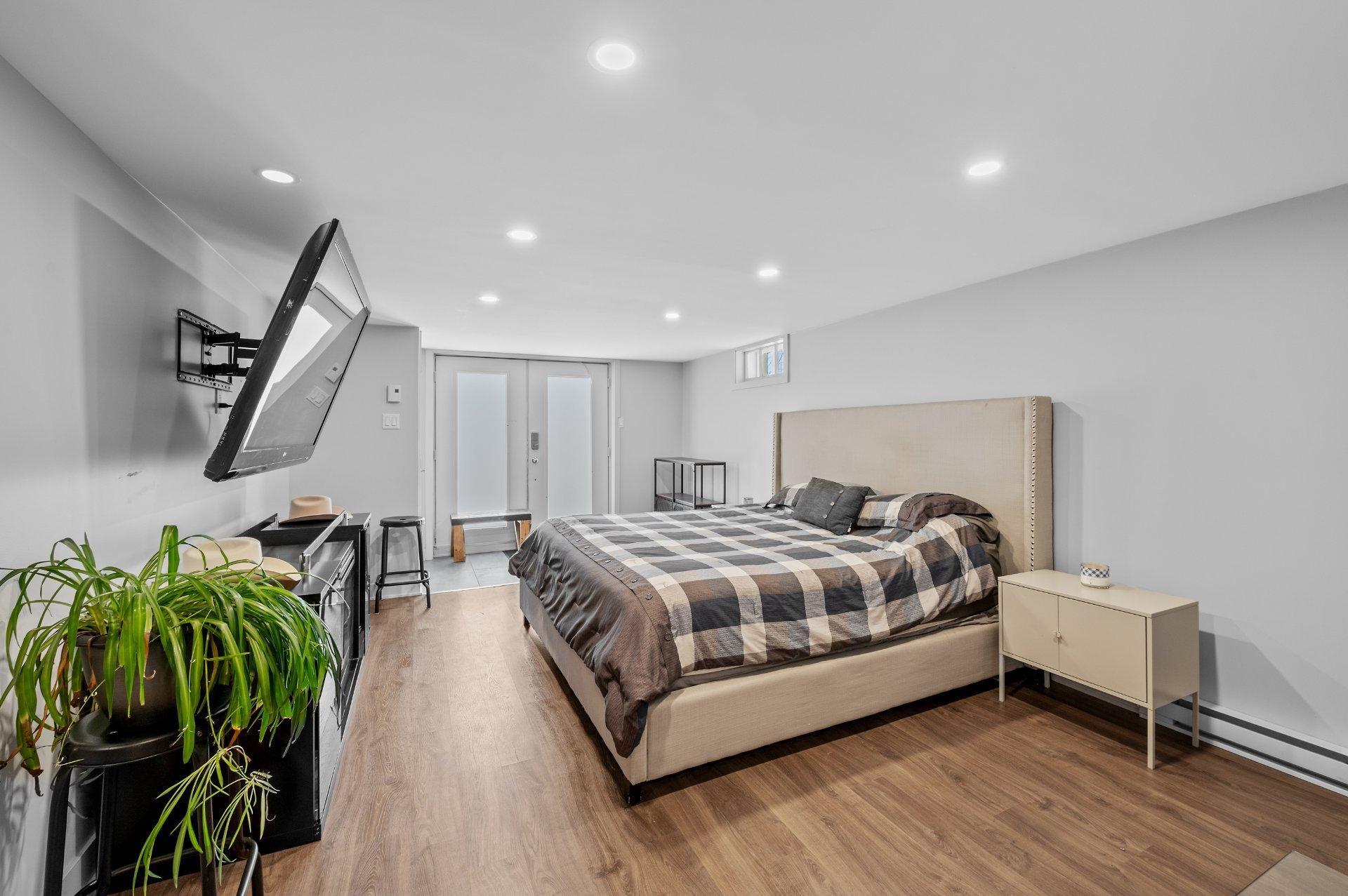 









32


Av. Byette

,
Sainte-Agathe-des-Monts,




QC
J8C2R4

