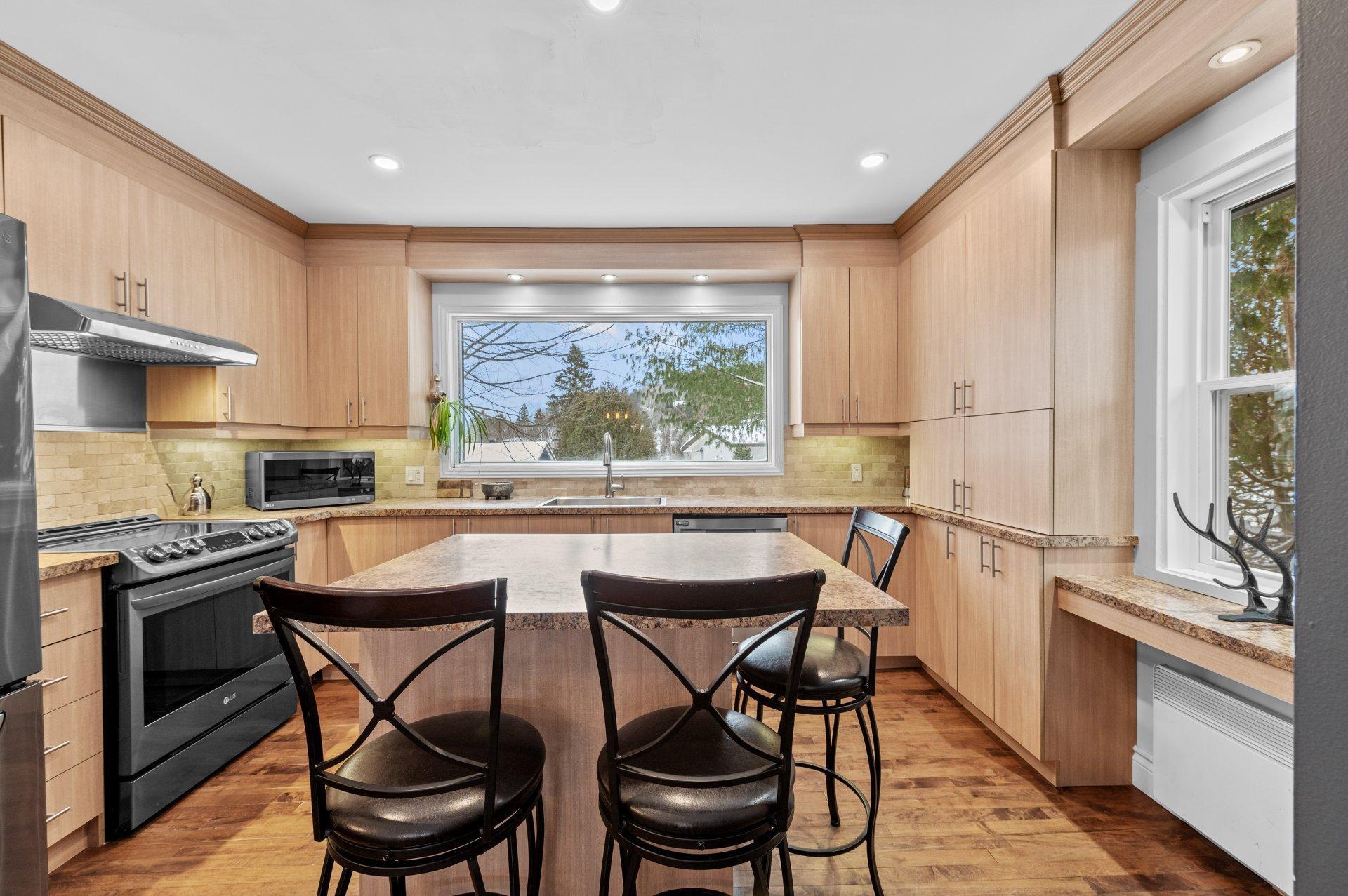 









32


Av. Byette

,
Sainte-Agathe-des-Monts,




QC
J8C2R4

