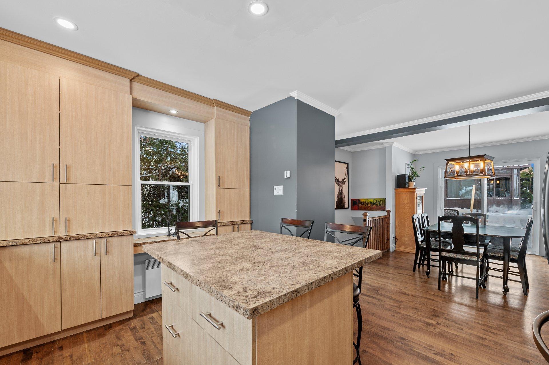 









32


Av. Byette

,
Sainte-Agathe-des-Monts,




QC
J8C2R4

