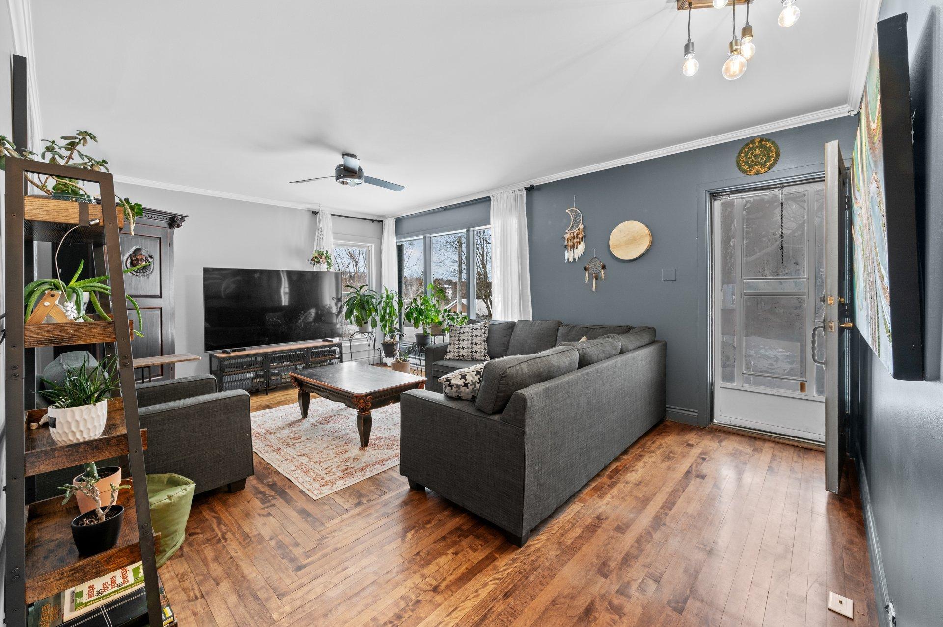 









32


Av. Byette

,
Sainte-Agathe-des-Monts,




QC
J8C2R4

