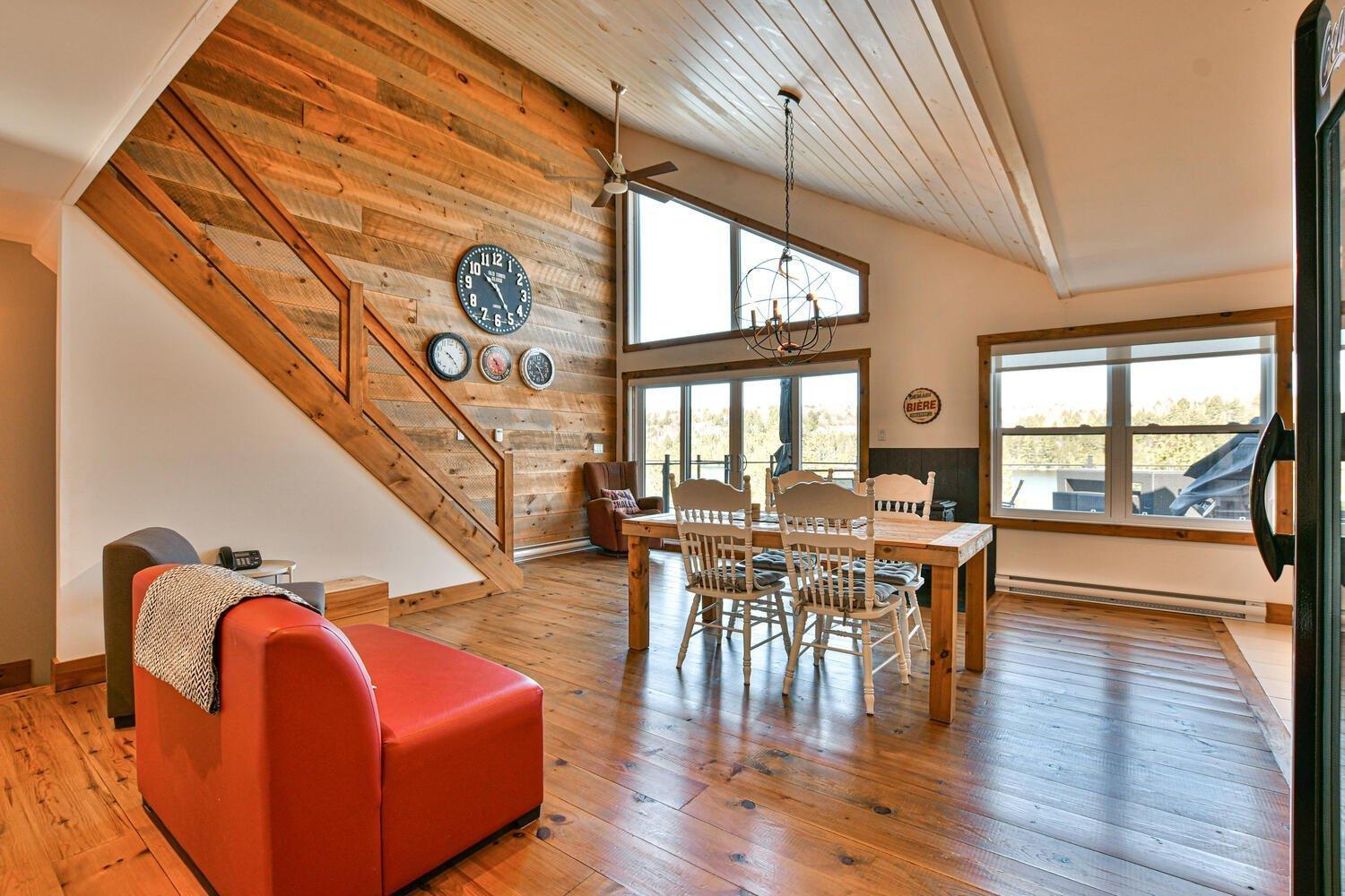 









6990

 - 6992


Ch. du Lac-Labelle

,
Labelle,




QC
J0T1H0

