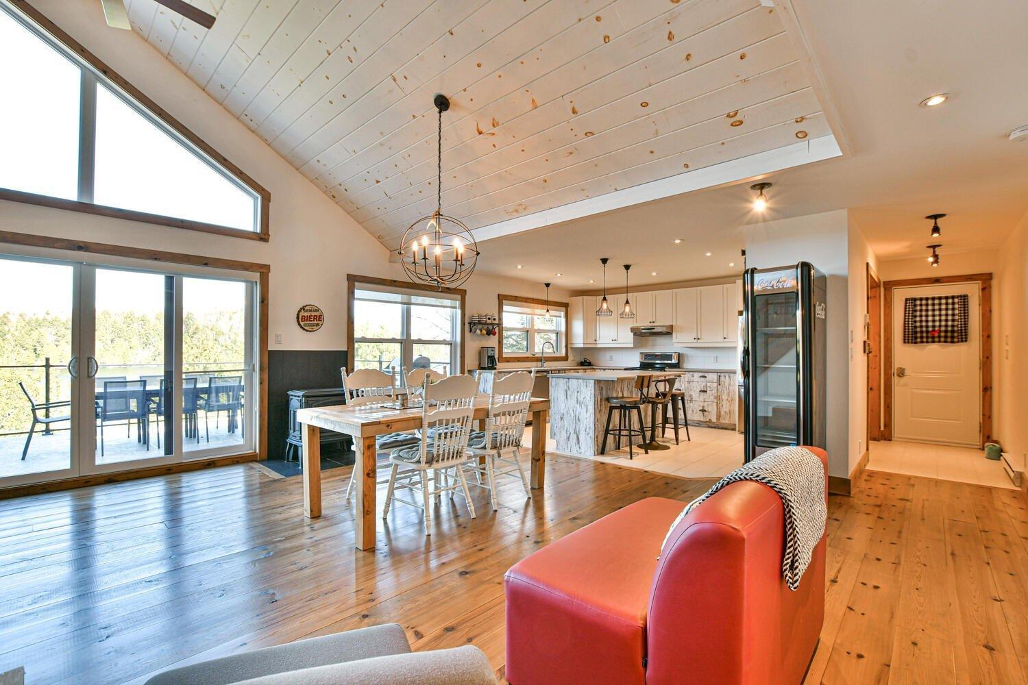 









6990

 - 6992


Ch. du Lac-Labelle

,
Labelle,




QC
J0T1H0

