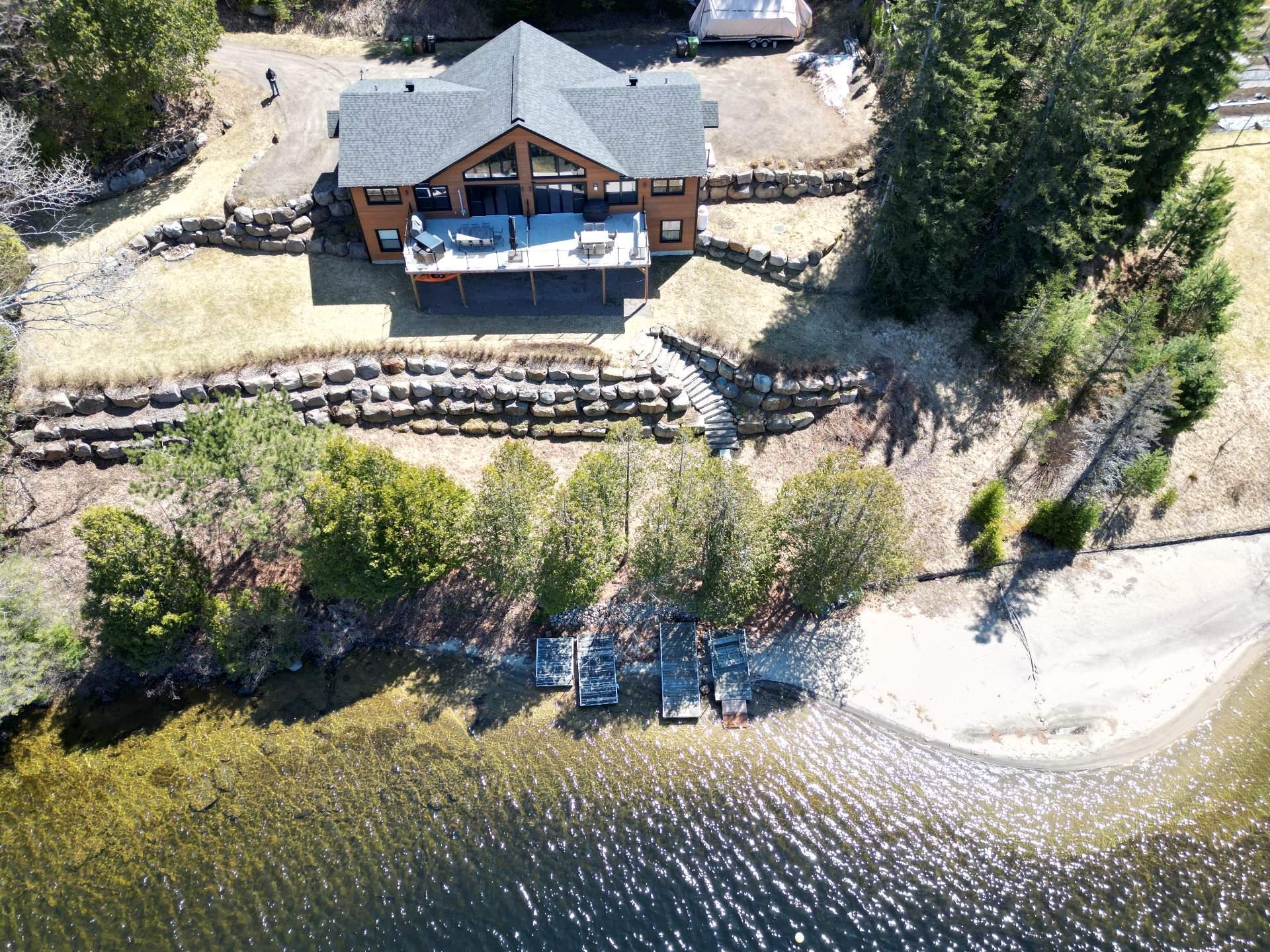 









6990

 - 6992


Ch. du Lac-Labelle

,
Labelle,




QC
J0T1H0

