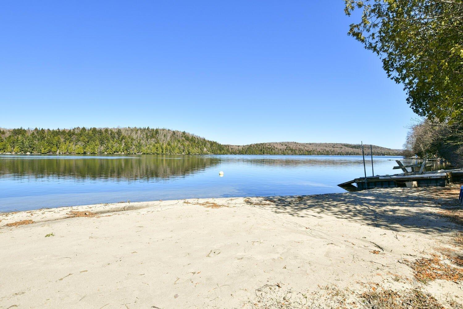 









6990

 - 6992


Ch. du Lac-Labelle

,
Labelle,




QC
J0T1H0

