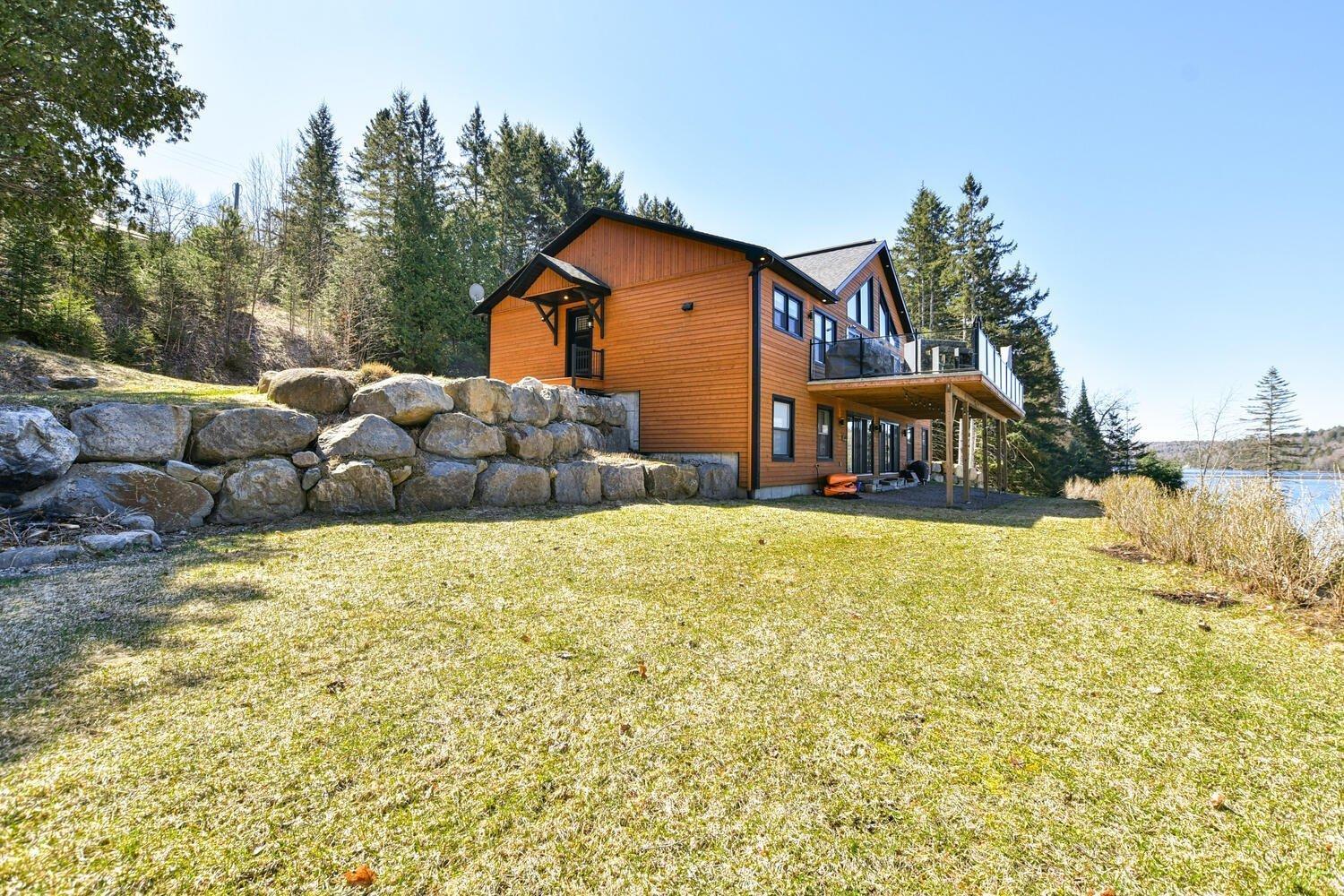 









6990

 - 6992


Ch. du Lac-Labelle

,
Labelle,




QC
J0T1H0

