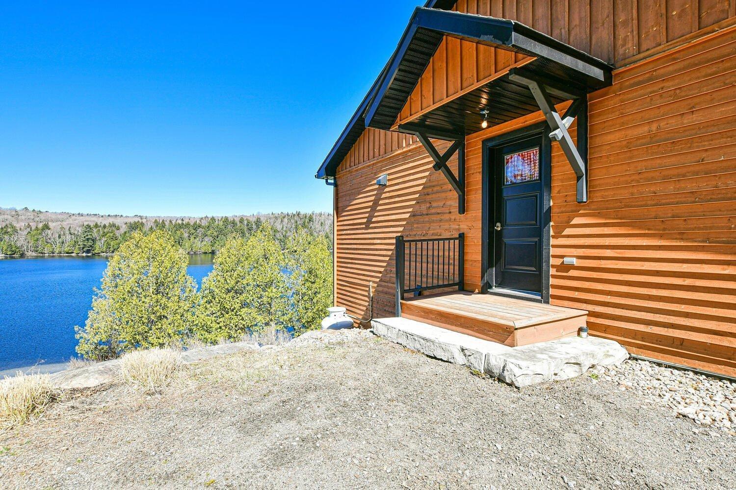 









6990

 - 6992


Ch. du Lac-Labelle

,
Labelle,




QC
J0T1H0

