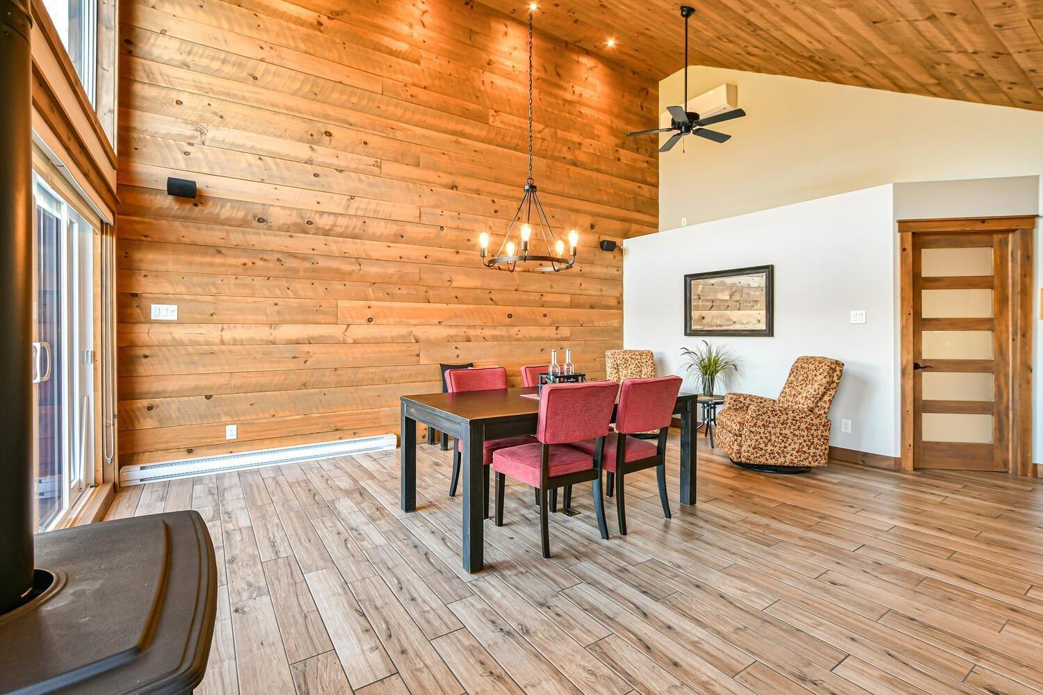 









6990

 - 6992


Ch. du Lac-Labelle

,
Labelle,




QC
J0T1H0

